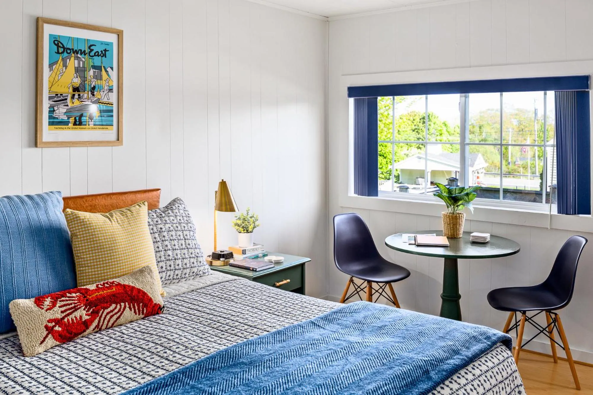 Dining area, Bed in Seascape Motel & Cottages