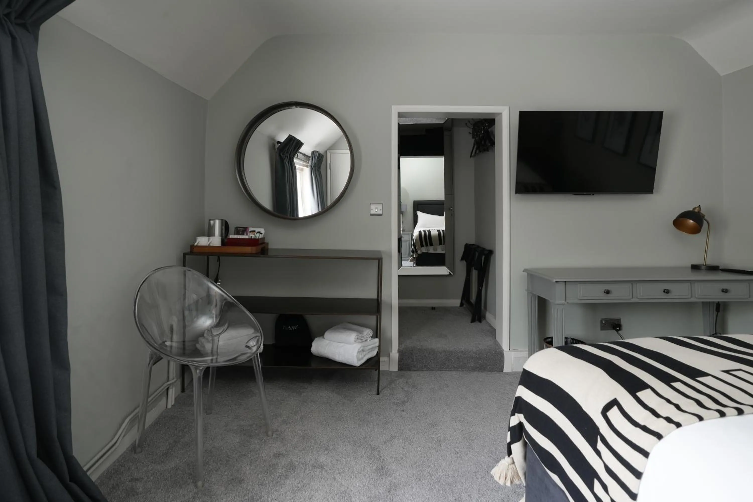 Bedroom, Bed in The Windmill