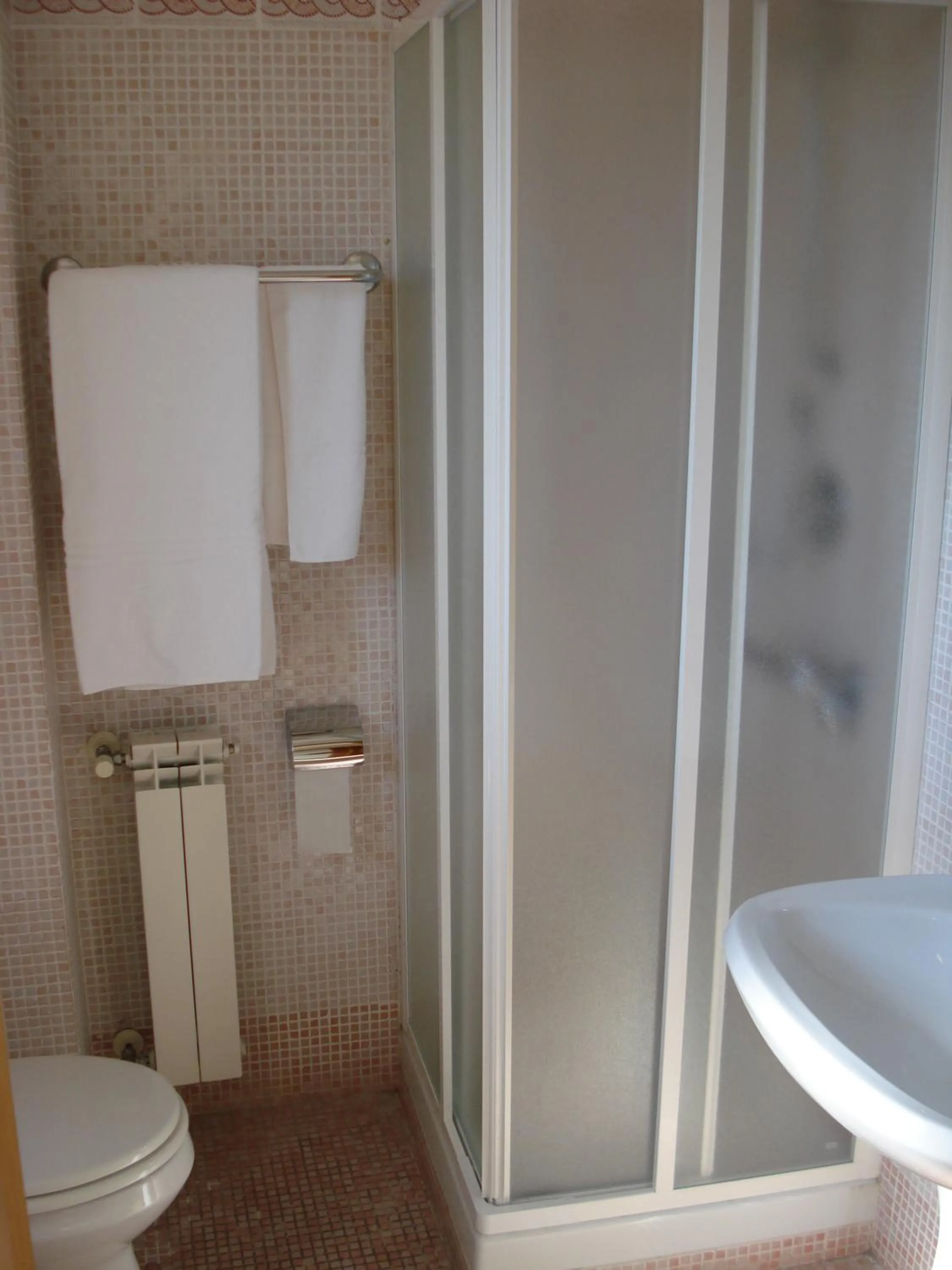 Shower in Casa Piccole Ancelle di Cristo Re