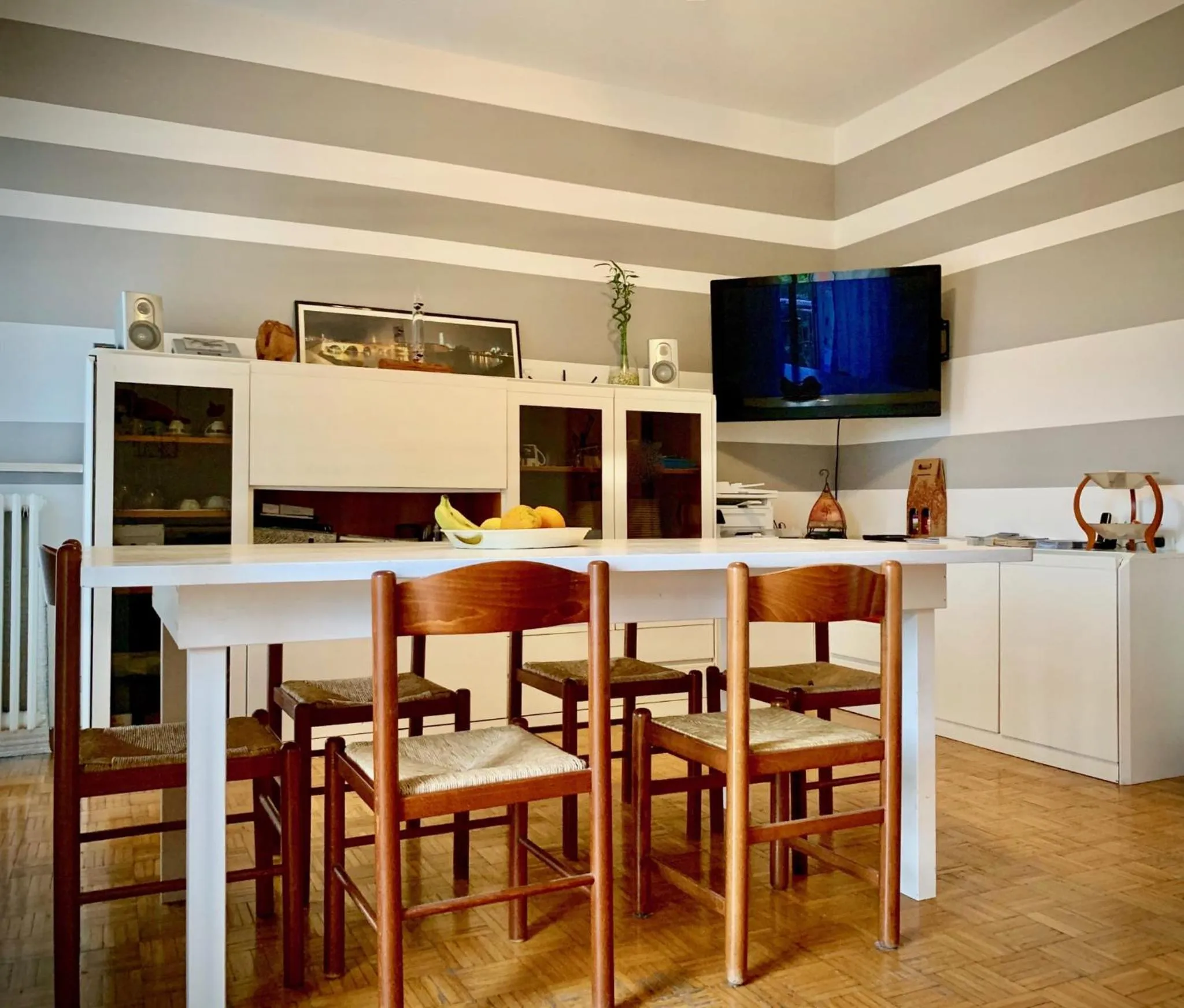 Communal lounge/ TV room in Ariel B&B