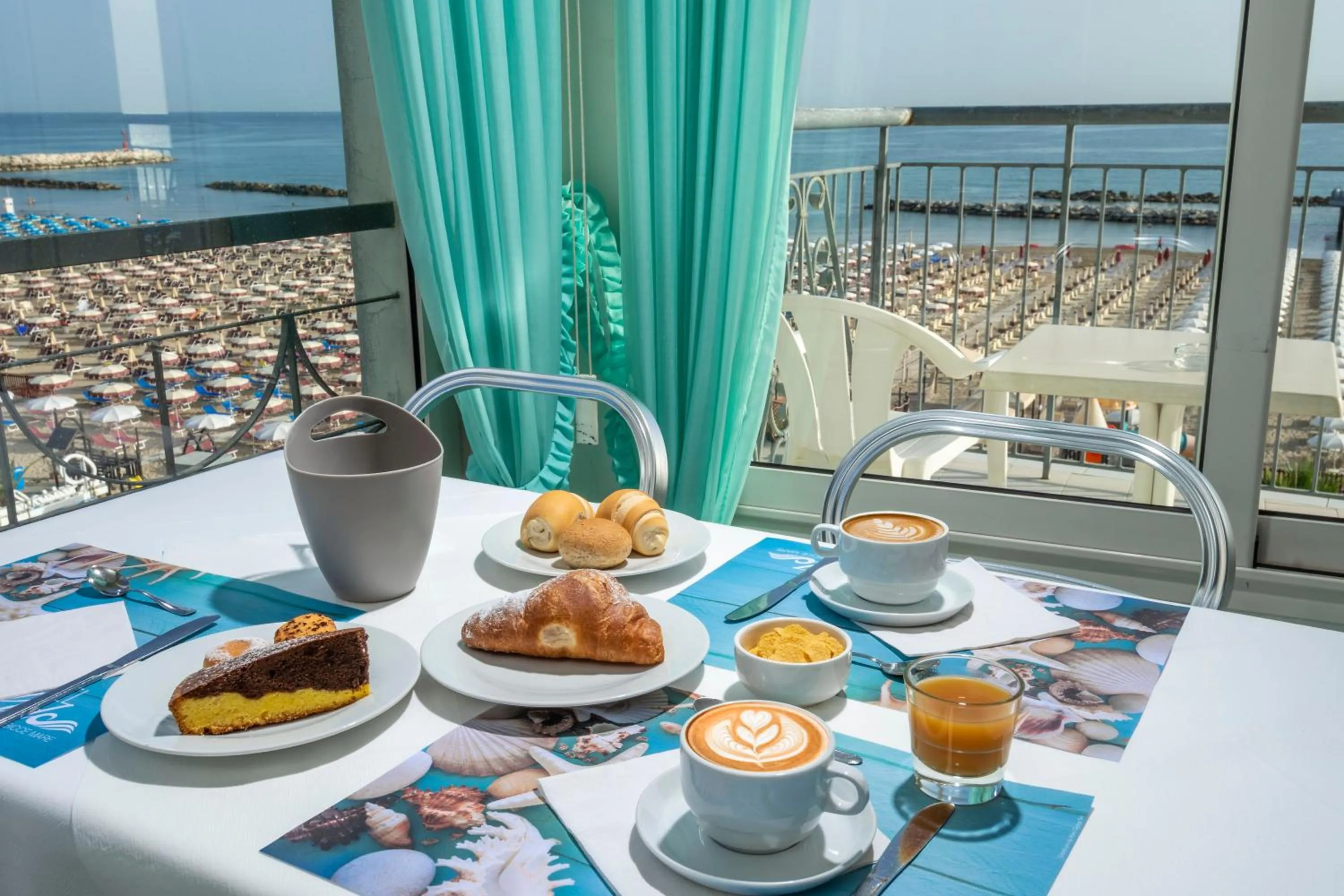 Restaurant/places to eat in Hotel Lido