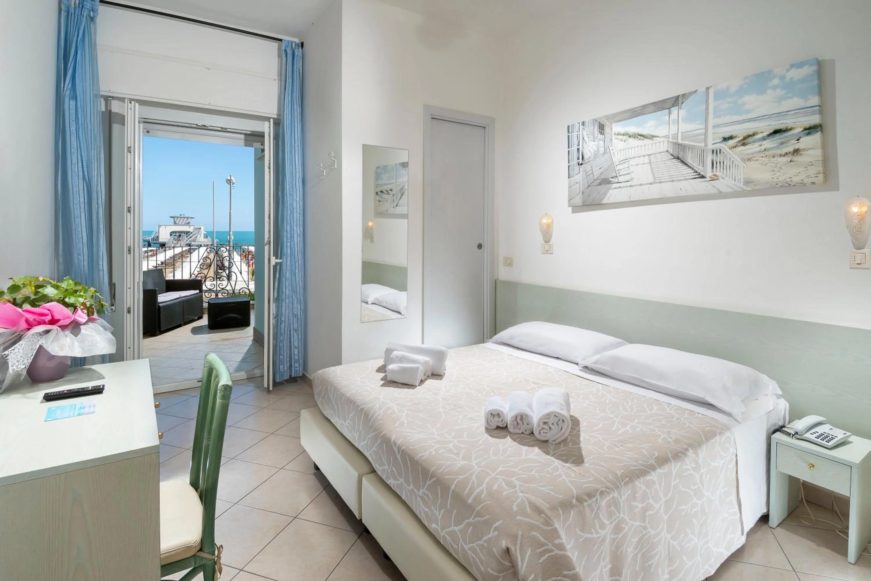 Balcony/Terrace, Bed in Hotel Lido
