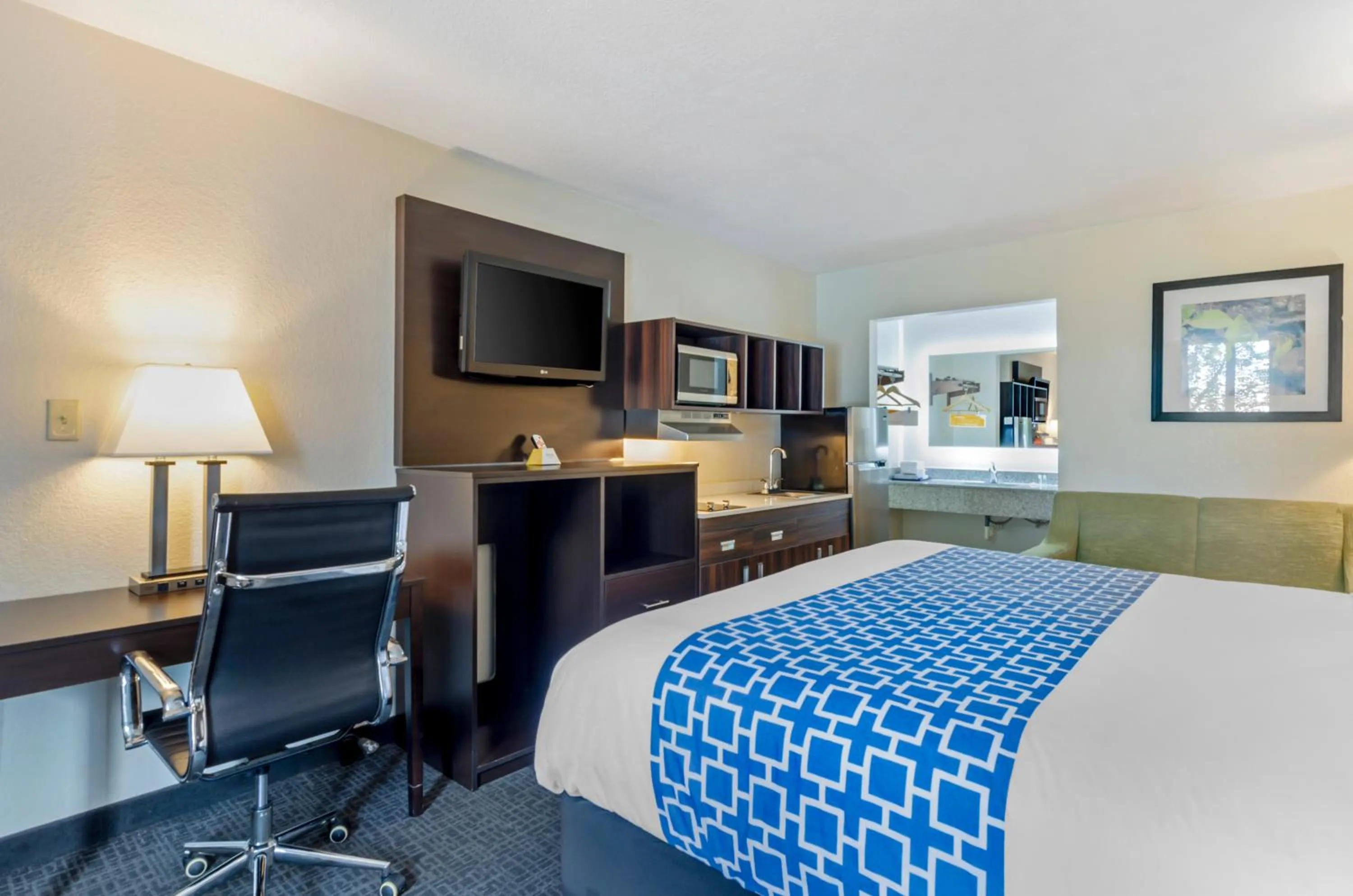 TV and multimedia, Bed in Suburban Studios Verona - Staunton North