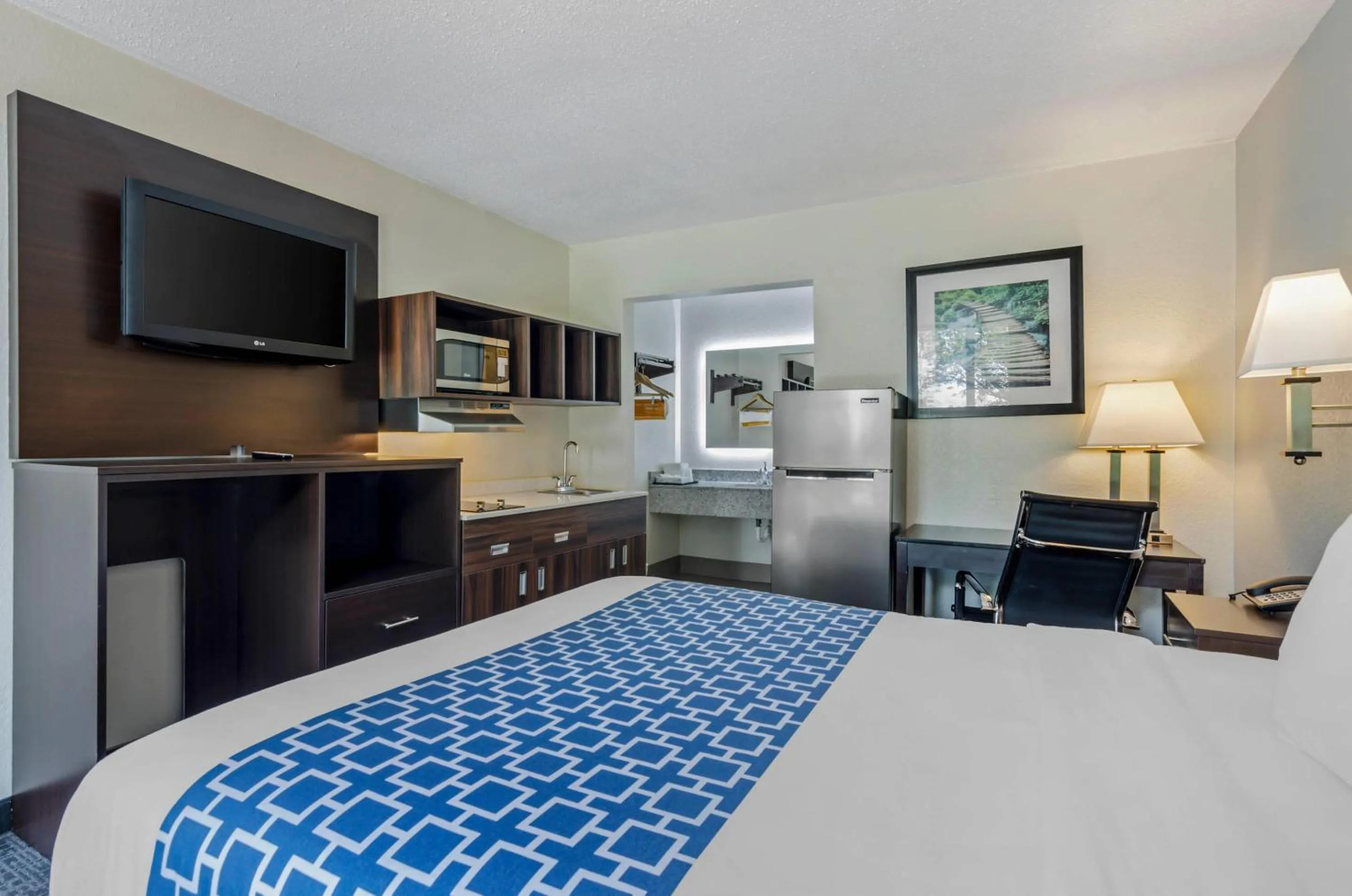 Bedroom, Bed in Suburban Studios Verona - Staunton North