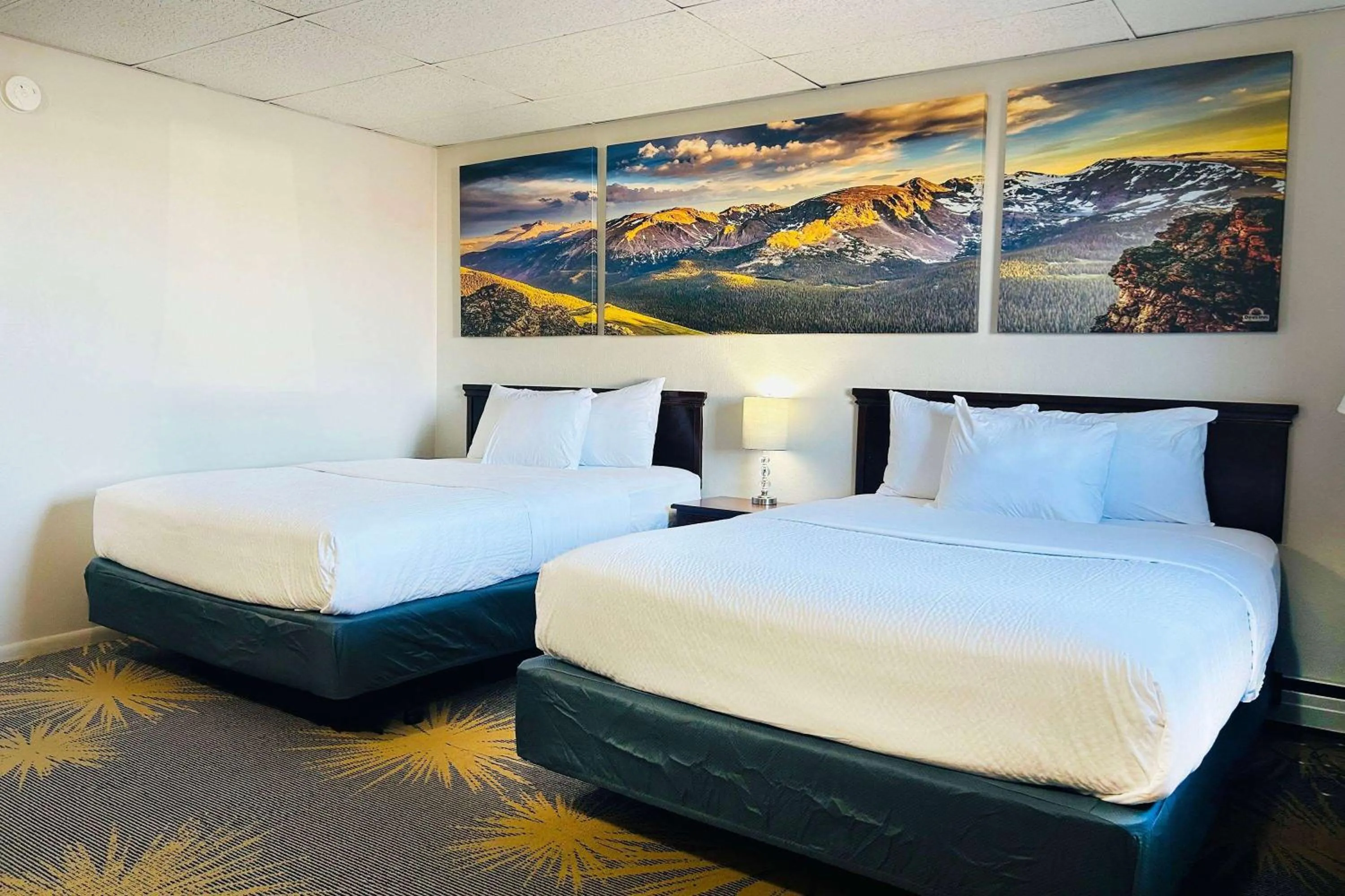 Photo of the whole room, Bed in Days Inn by Wyndham Wheatland