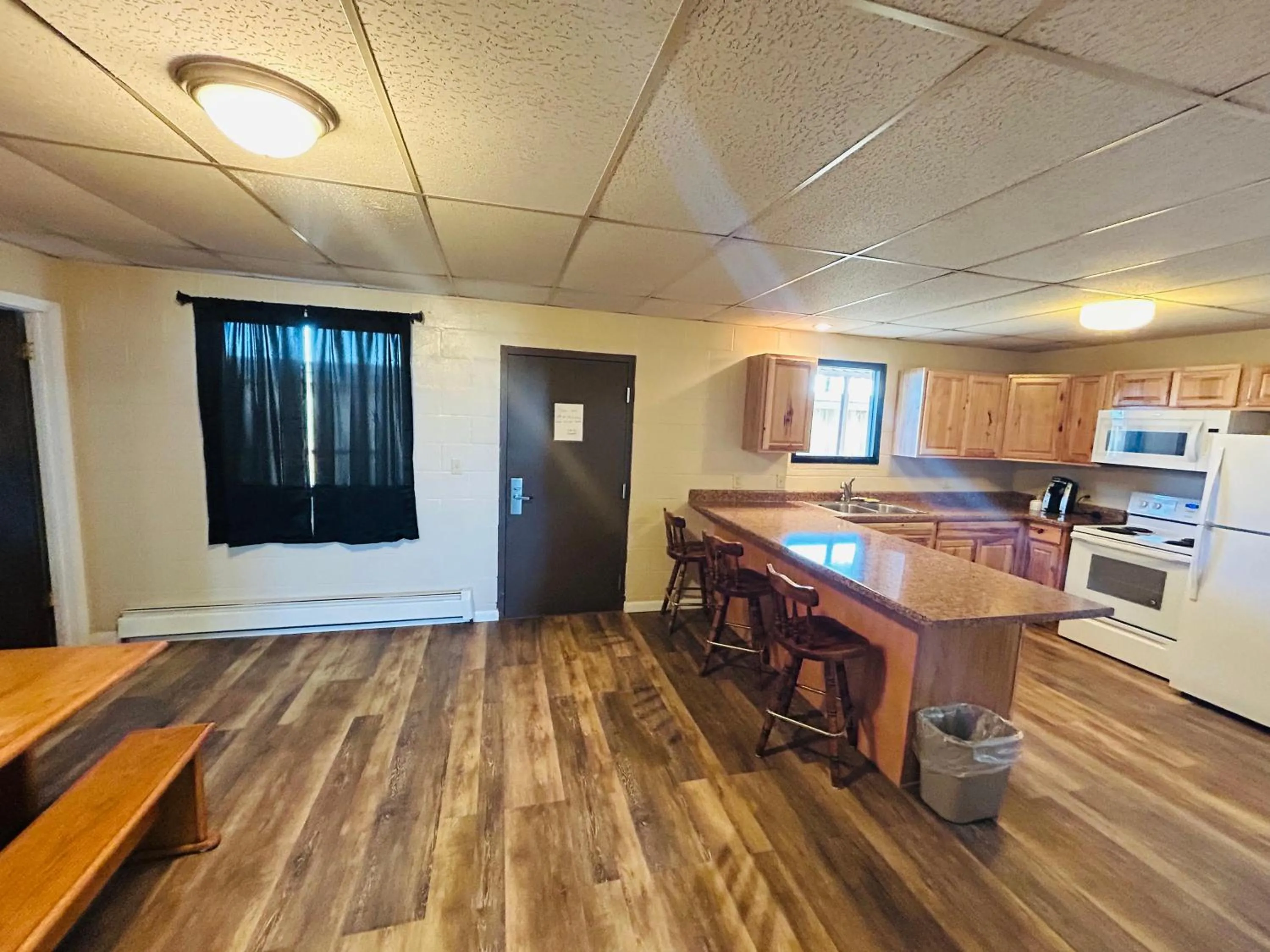 Kitchen or kitchenette in Days Inn by Wyndham Wheatland