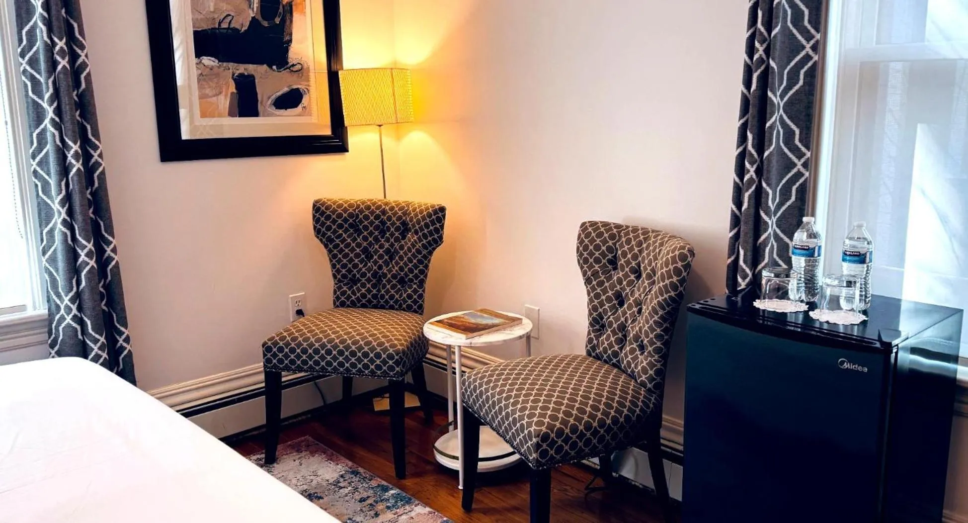 Seating area, Bed in Ginkgo House on Harvard