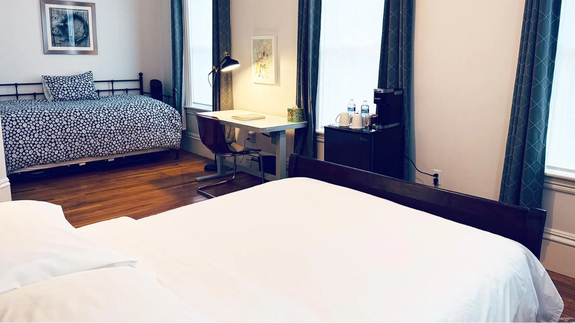 Photo of the whole room, Bed in Ginkgo House on Harvard