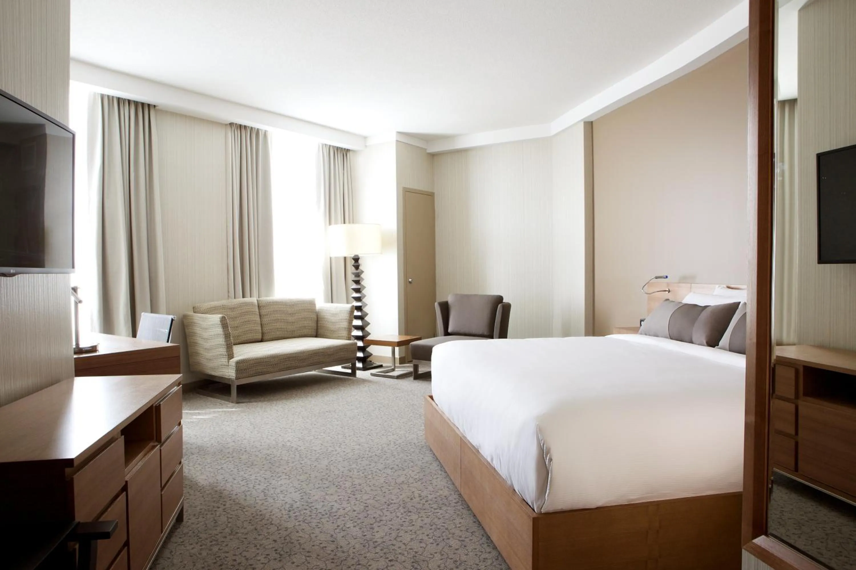 Photo of the whole room, Bed in Grey Eagle Resort