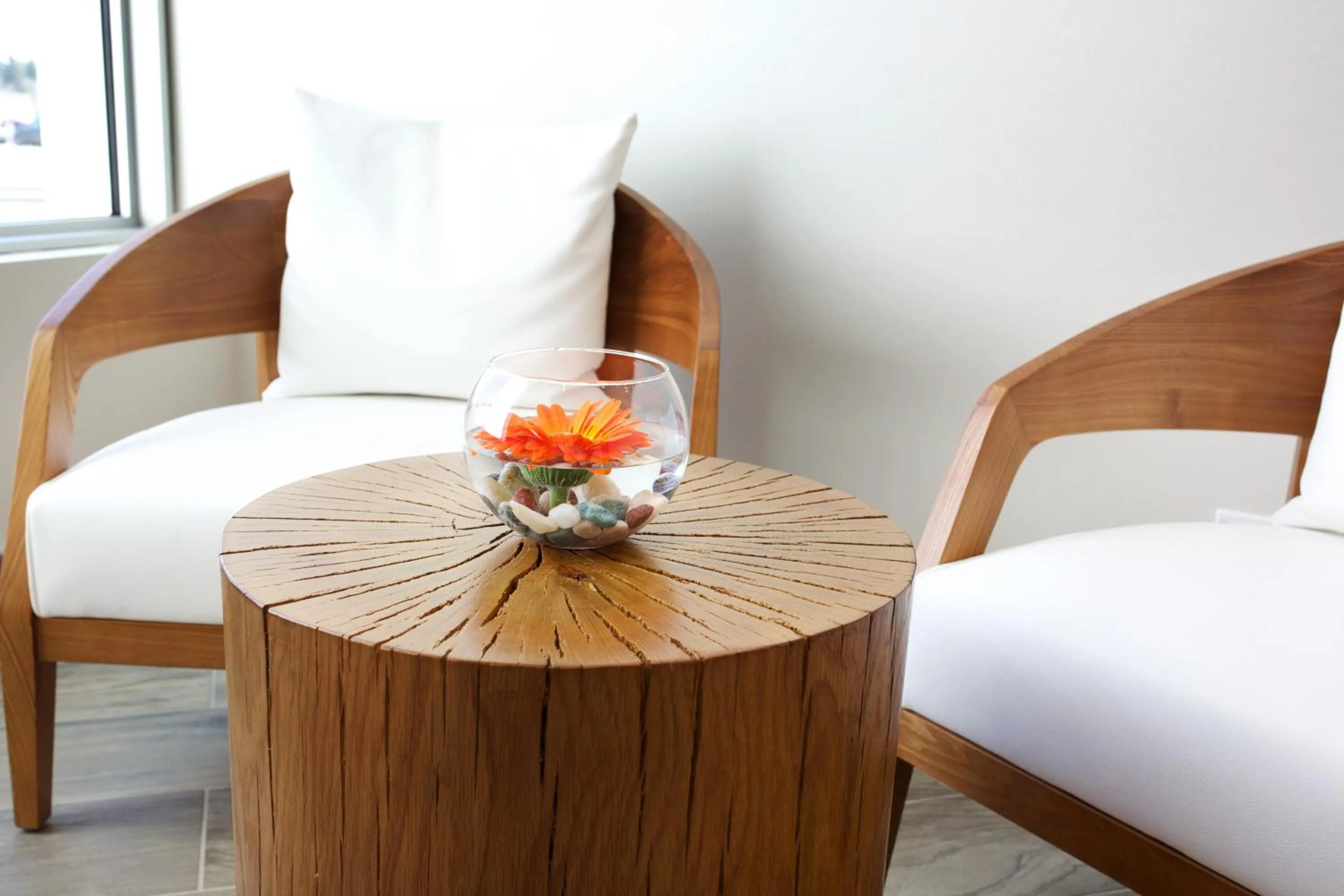 Seating area, Bed in Grey Eagle Resort