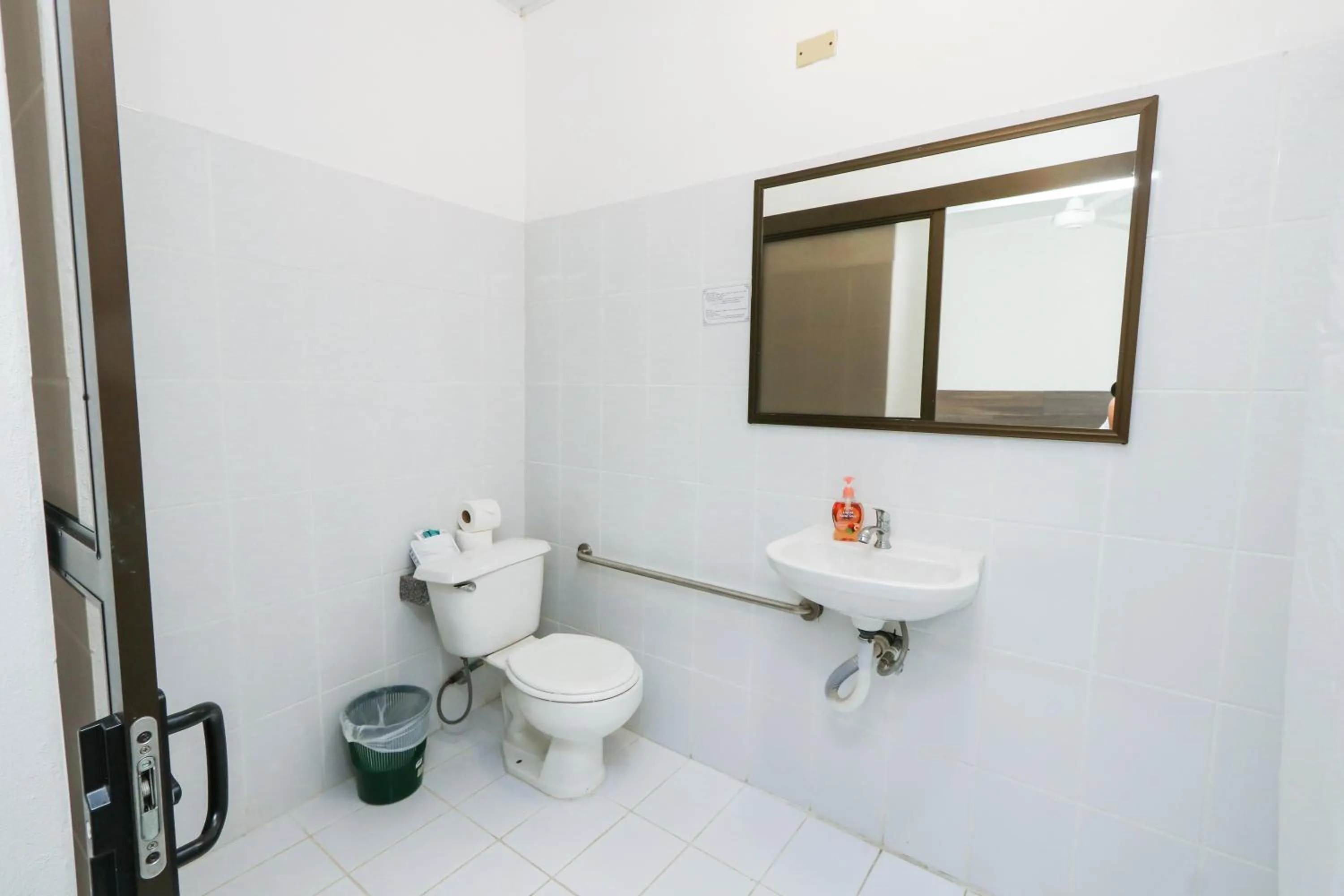 Toilet in Hotel Flor Blanca