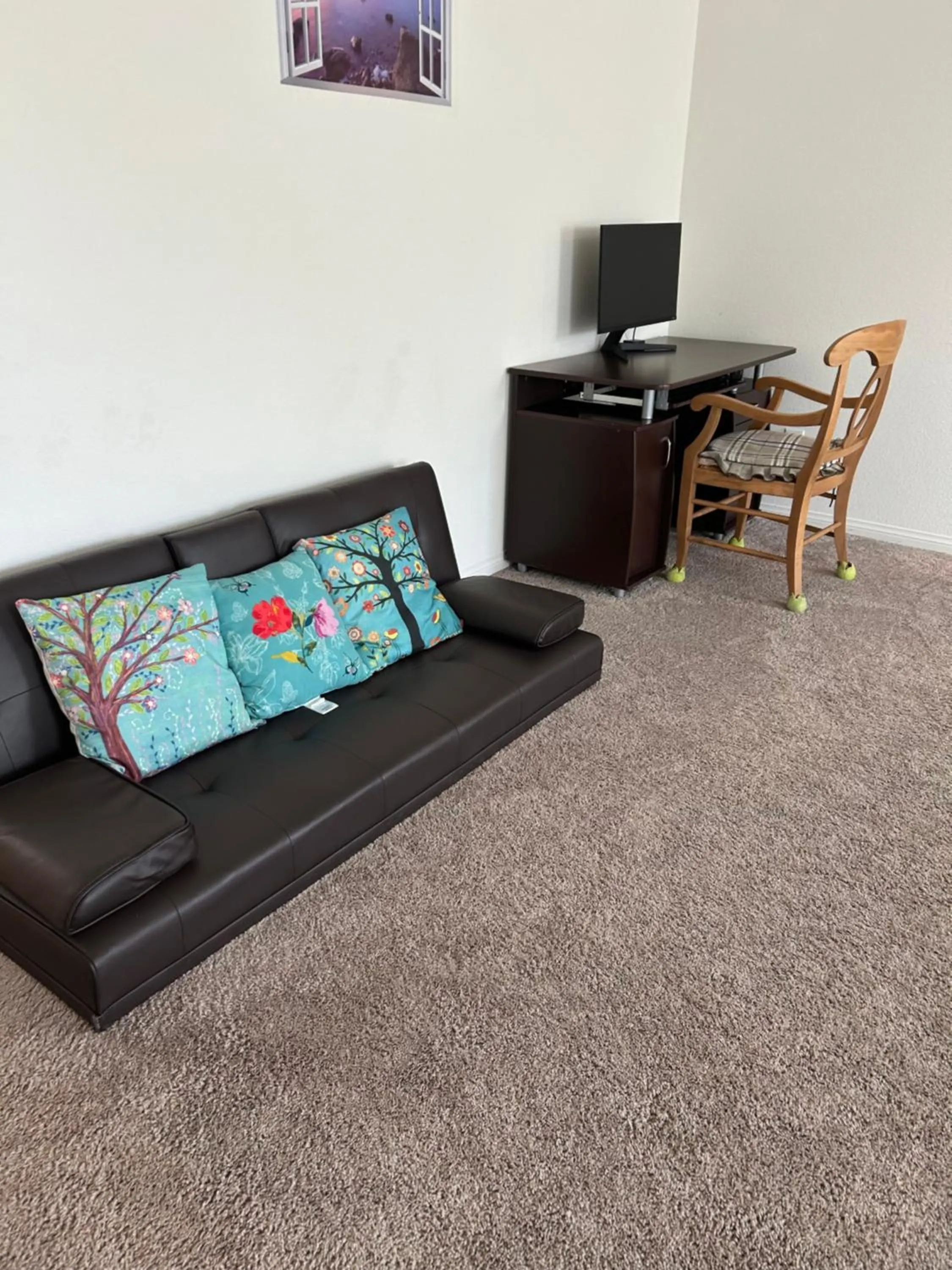 Seating area in Spacious House, 5 bedrooms, Sleeps 12, Near Las Vegas Strip and Airport