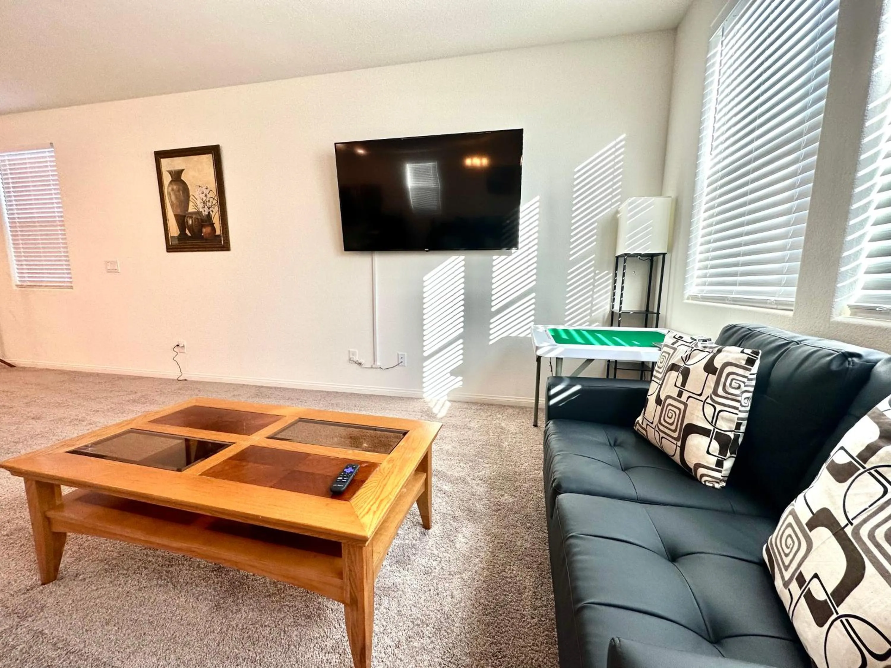 Communal lounge/ TV room in Spacious House, 5 bedrooms, Sleeps 12, Near Las Vegas Strip and Airport