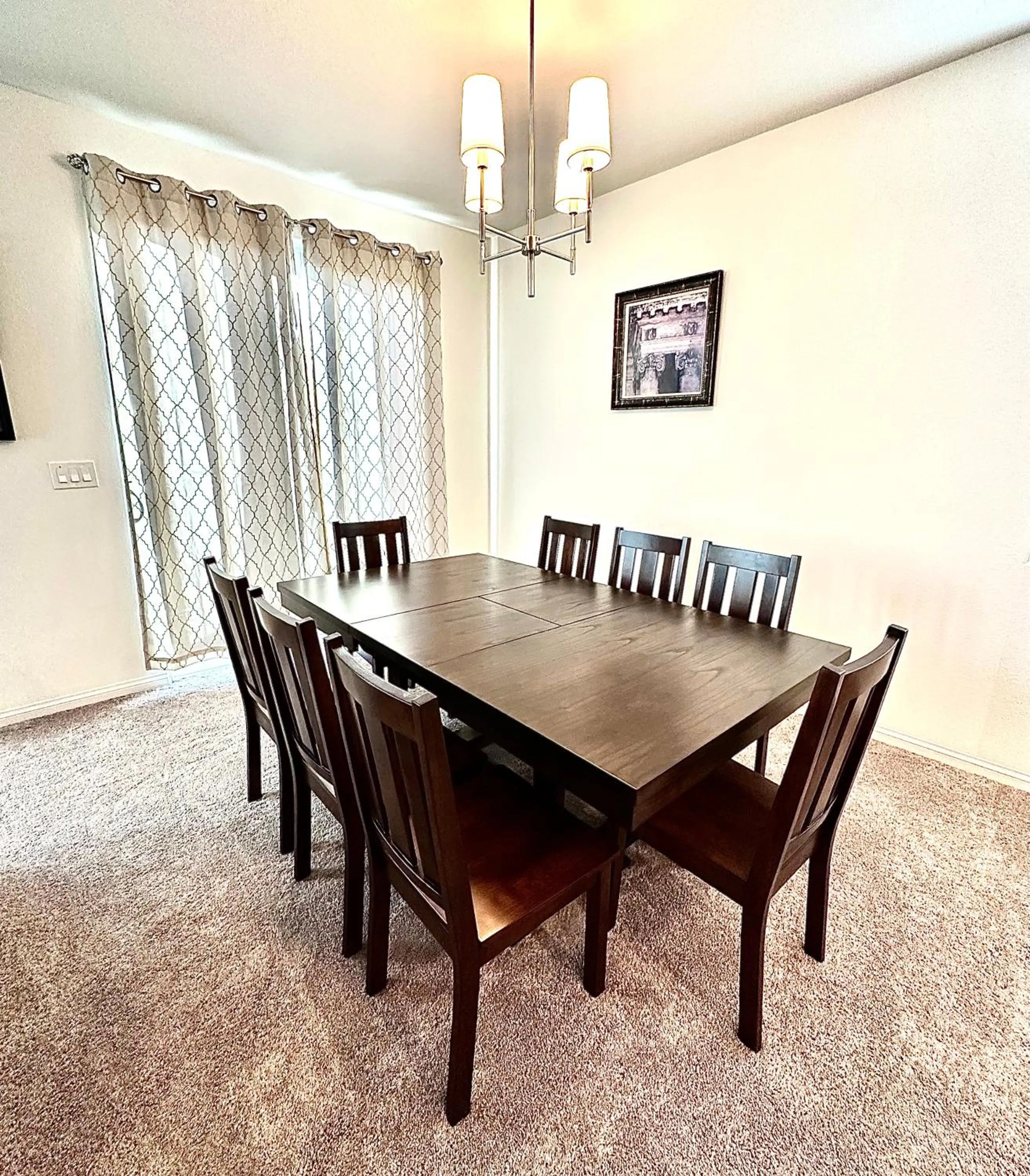 Living room in Spacious House, 5 bedrooms, Sleeps 12, Near Las Vegas Strip and Airport