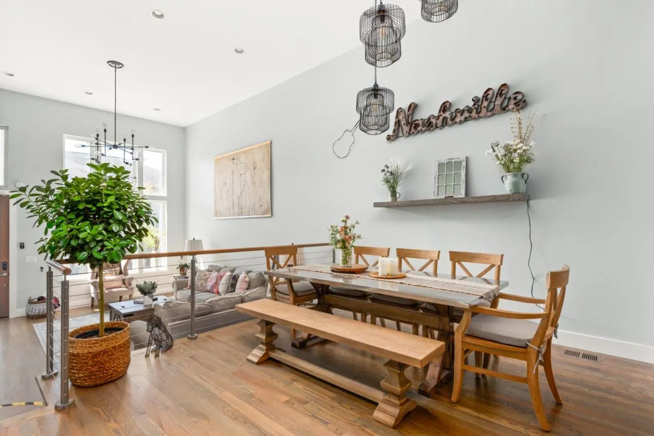 FarmHouse Vibe on Centennial w garage and billiards