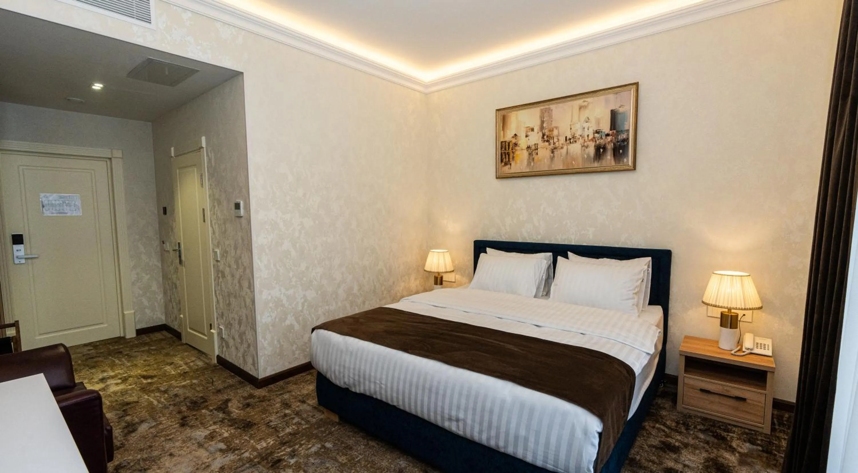 Bed in Garnet Mir Hotel