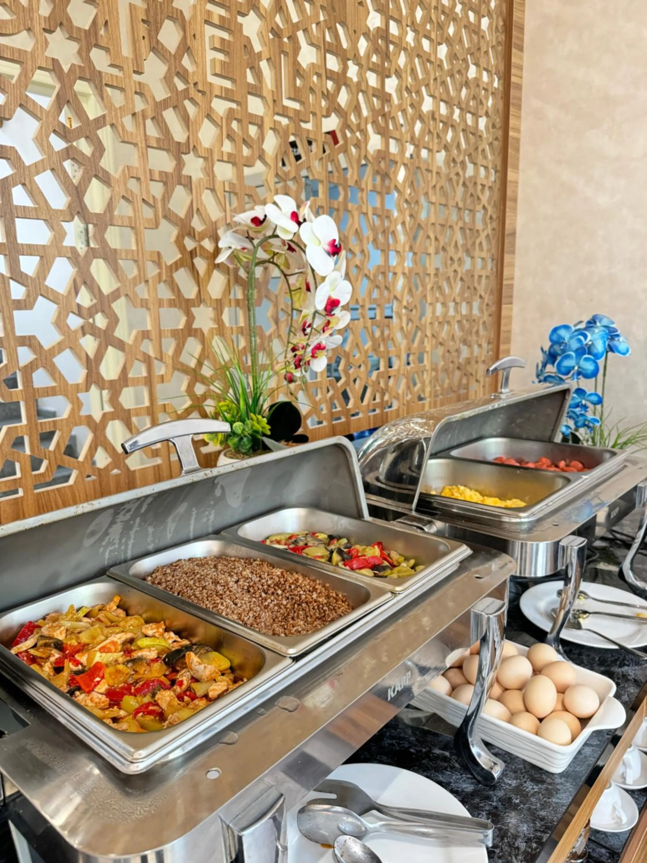 Food and drinks in Garnet Mir Hotel