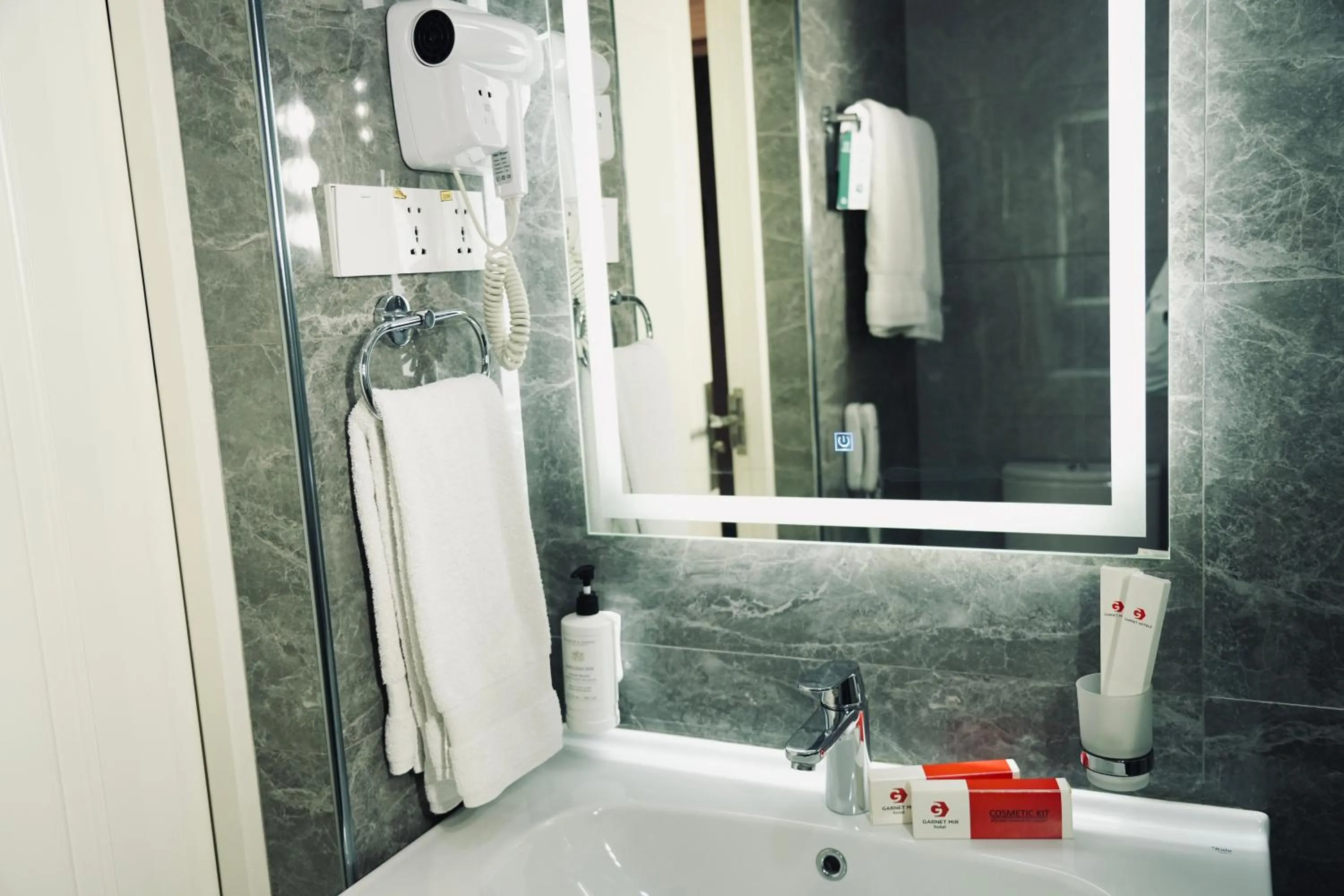 Shower in Garnet Mir Hotel