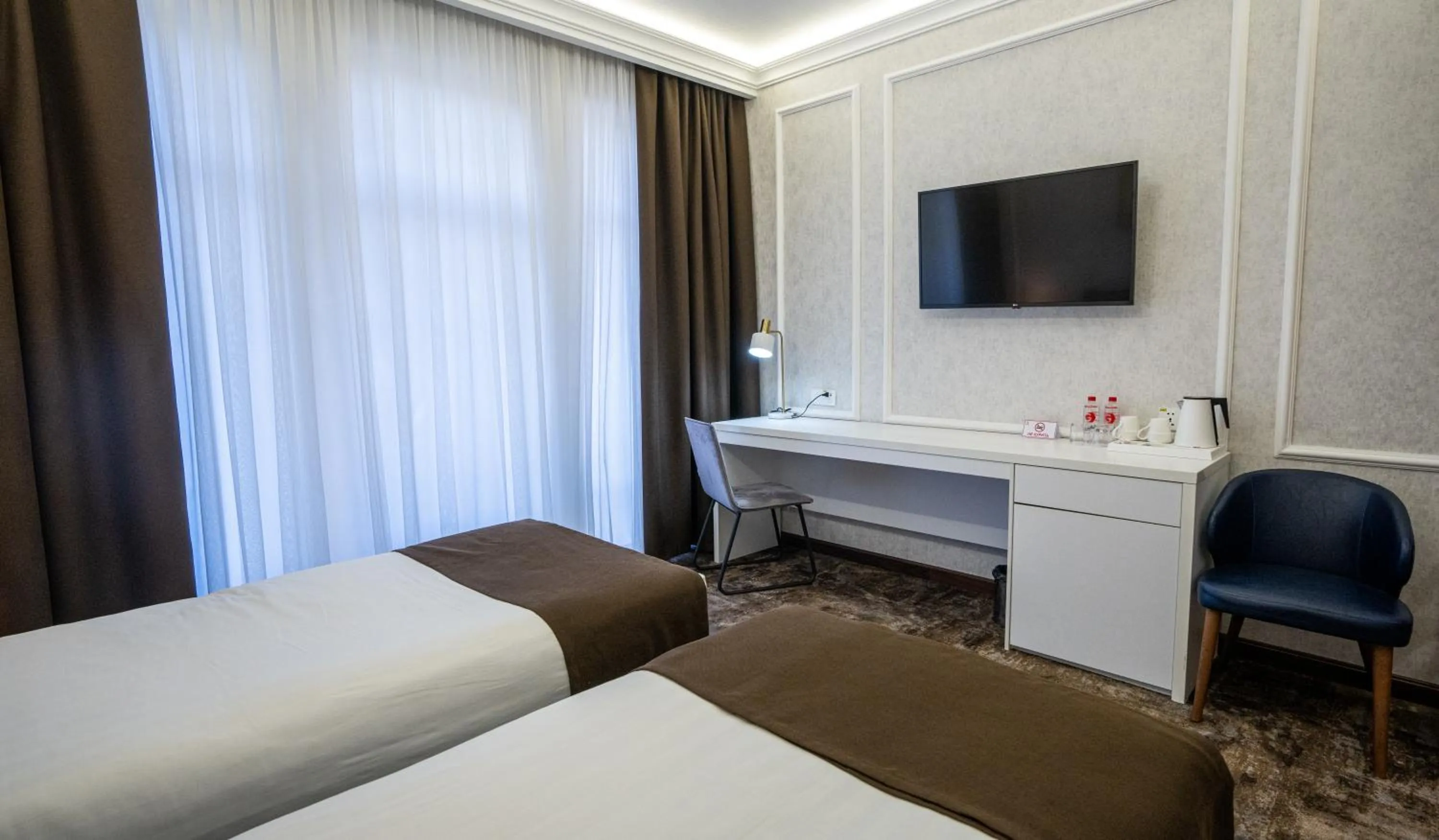 Bed in Garnet Mir Hotel