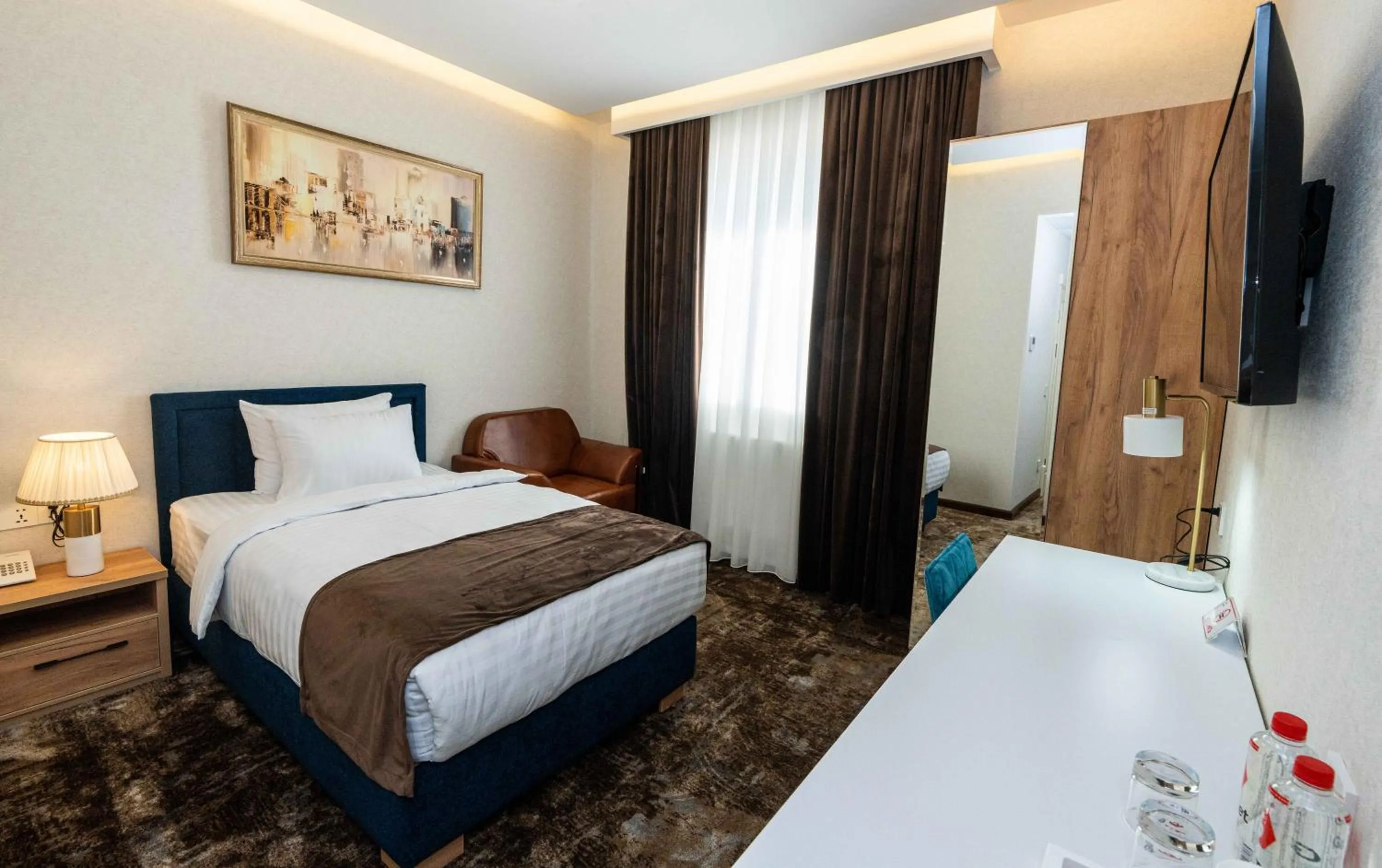 Bed in Garnet Mir Hotel