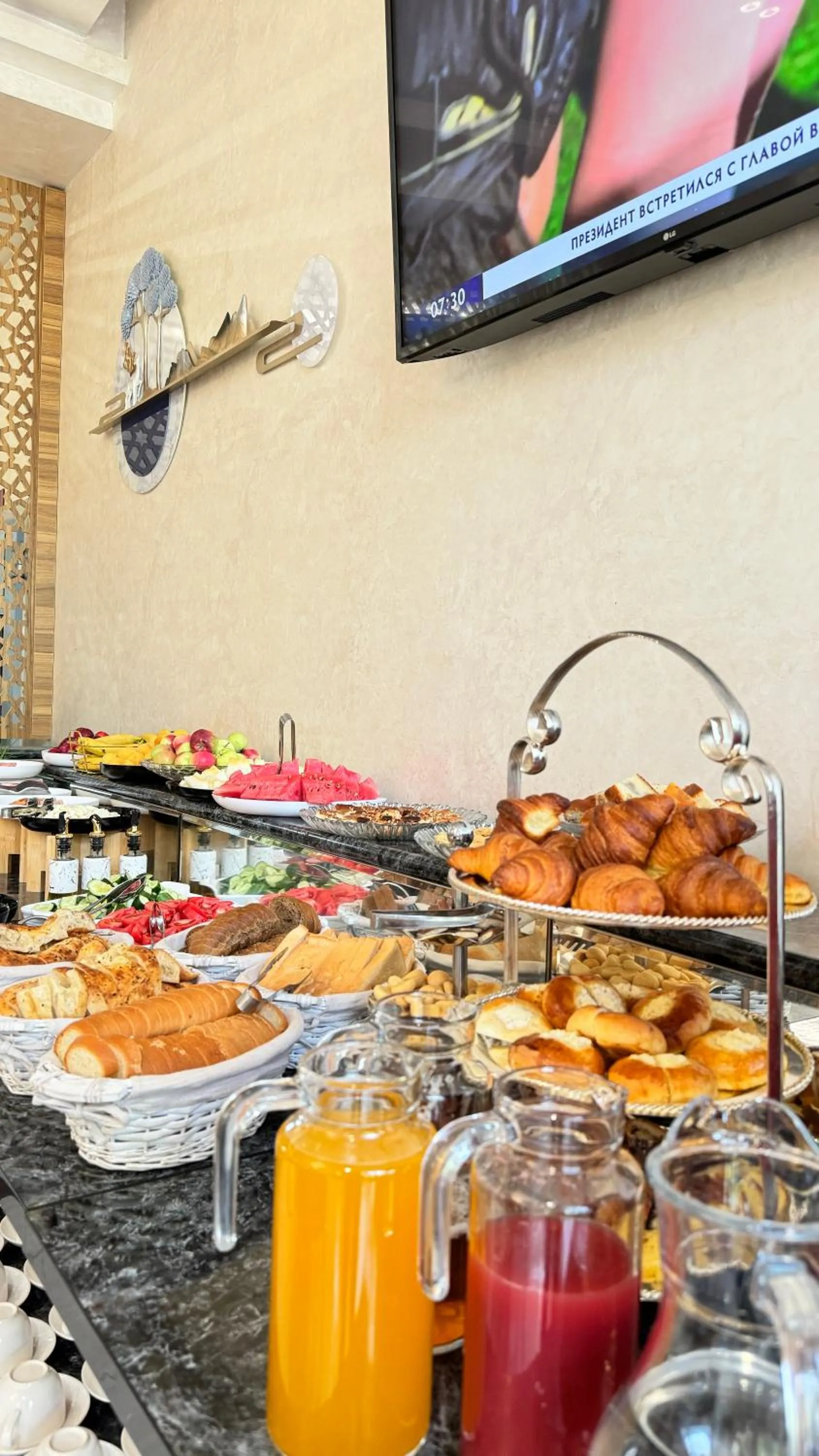 Food and drinks in Garnet Mir Hotel