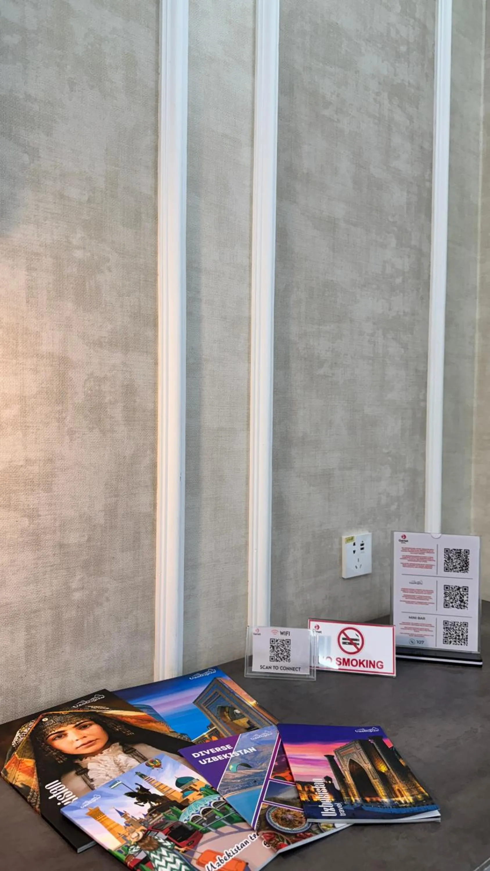 Seating area in Garnet Mir Hotel