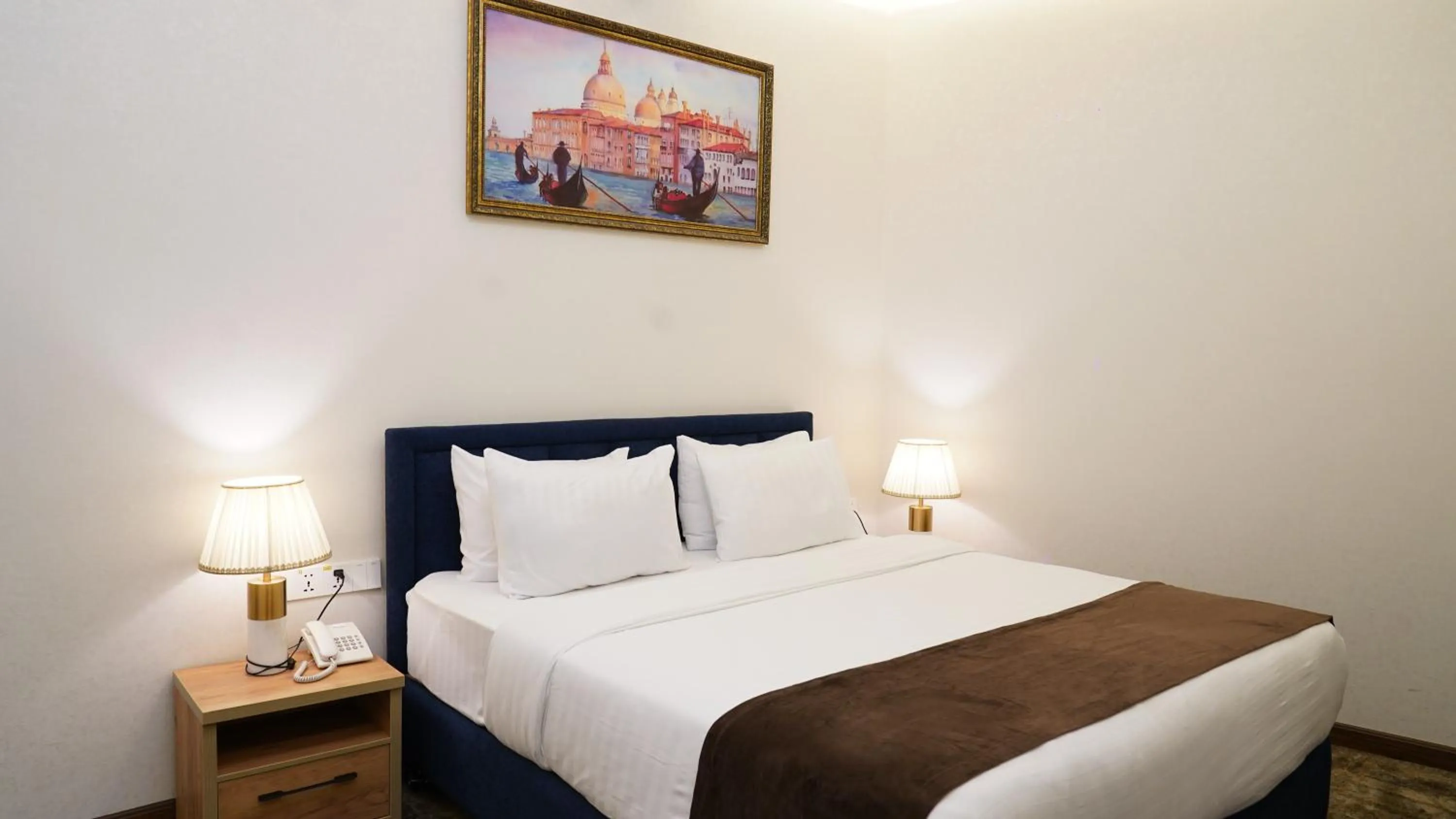 Bed in Garnet Mir Hotel