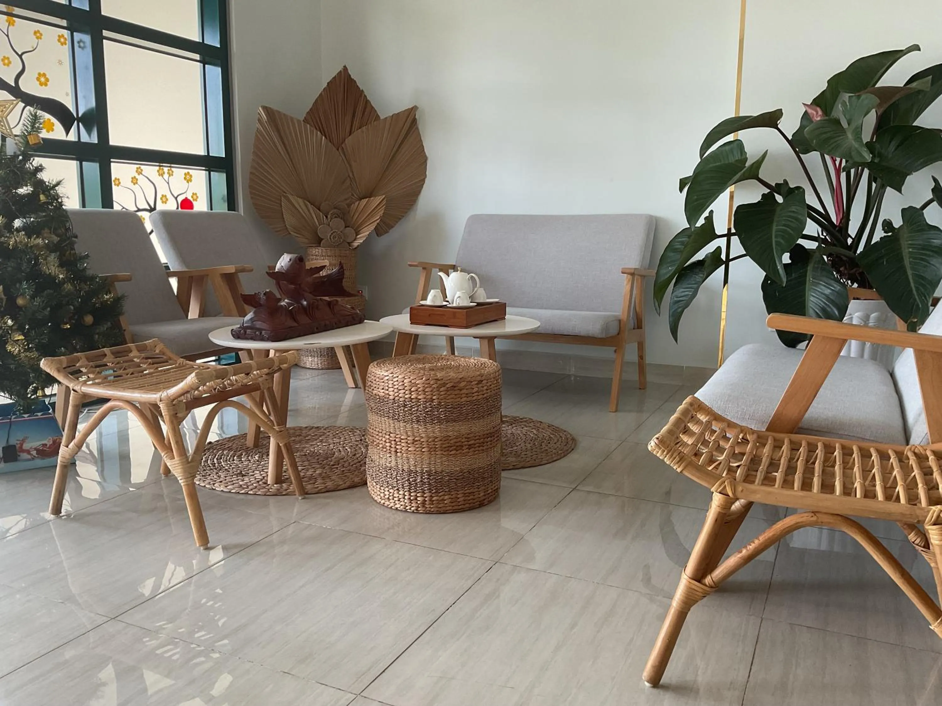 Communal lounge/ TV room in Green Inn Phu Quoc Hotel