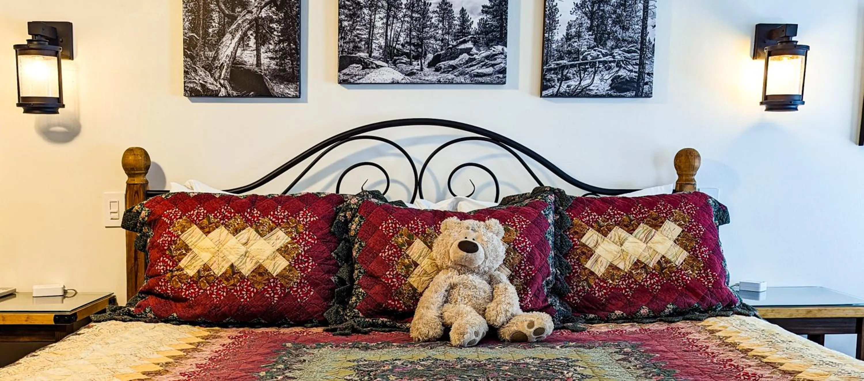 King Room with Garden View - No Pets in Alpen Way Chalet Mountain Lodge