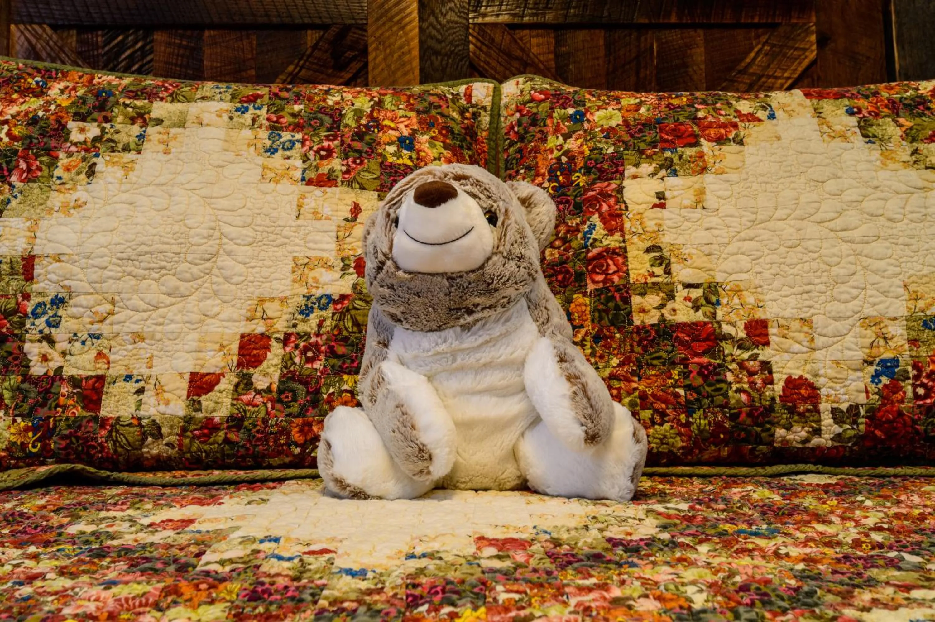 Superior Queen Room - No Pets in Alpen Way Chalet Mountain Lodge