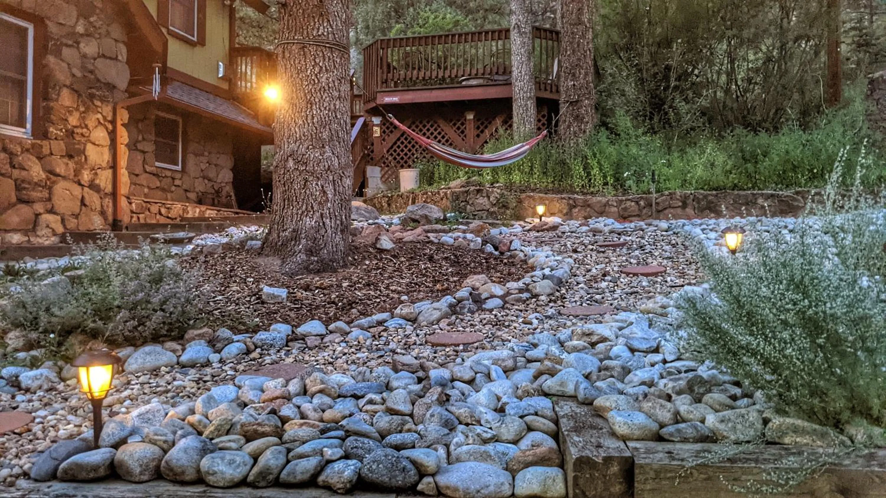 Garden in Alpen Way Chalet Mountain Lodge