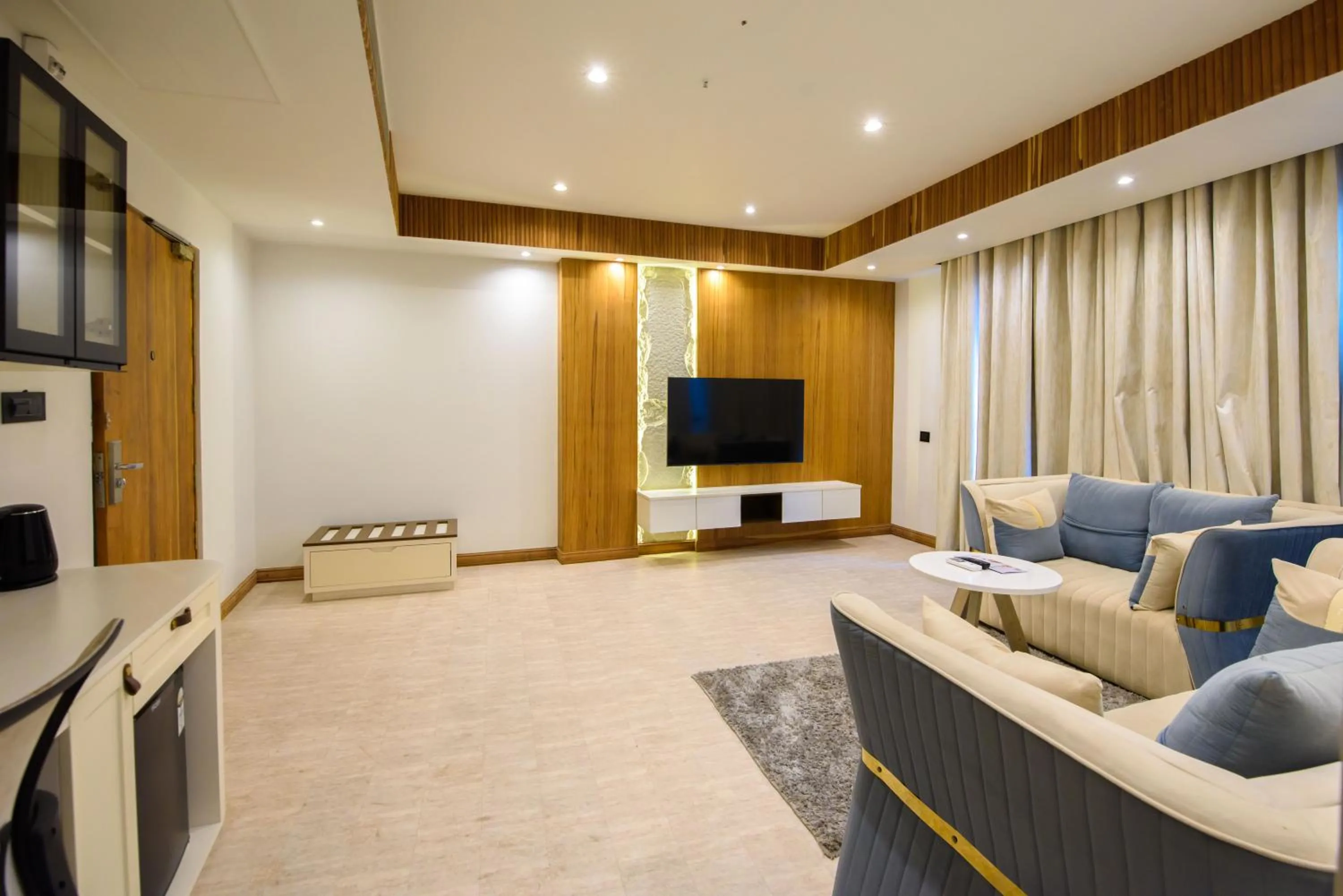 Living room in Emerald Hotel