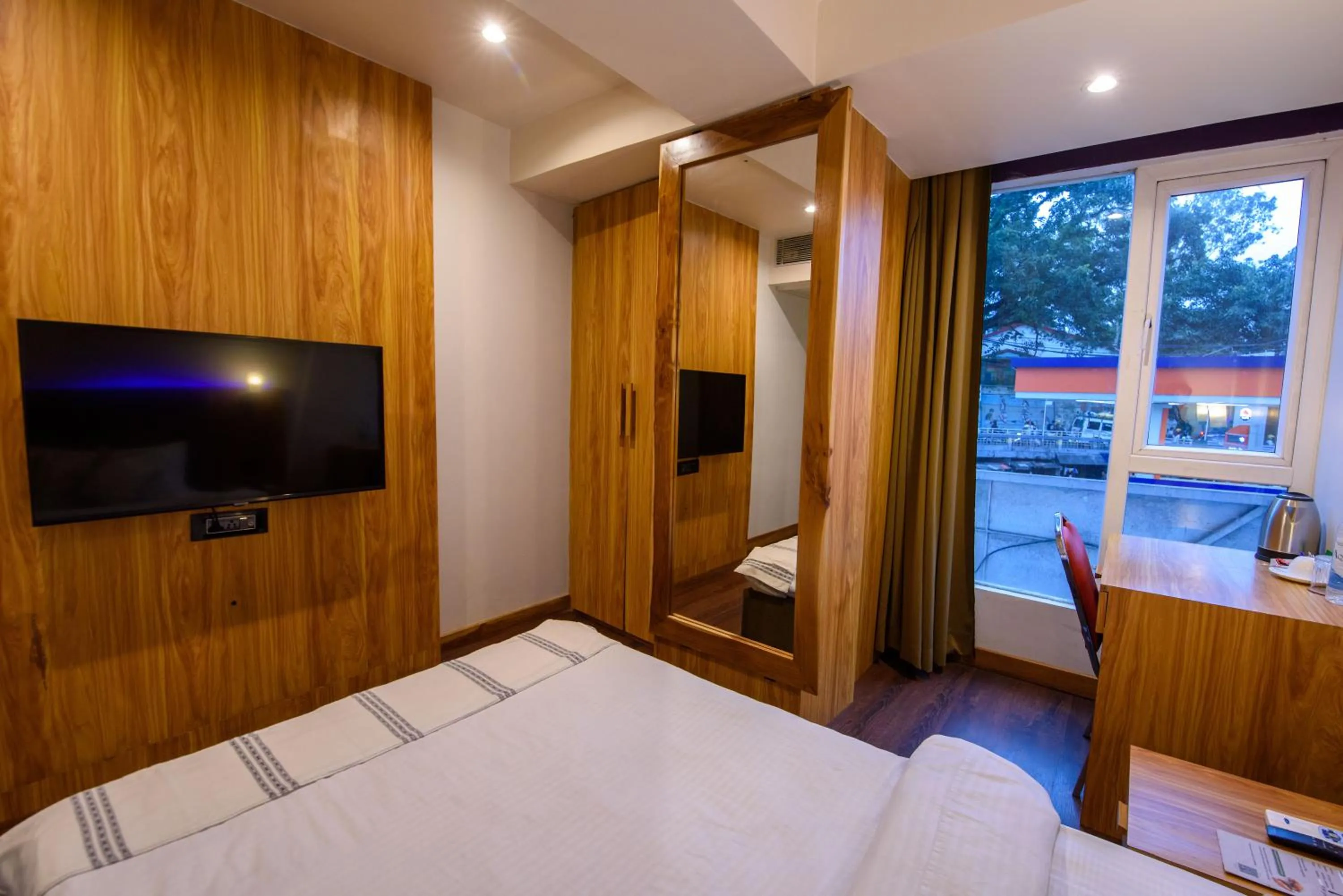 View (from property/room), Bed in Emerald Hotel