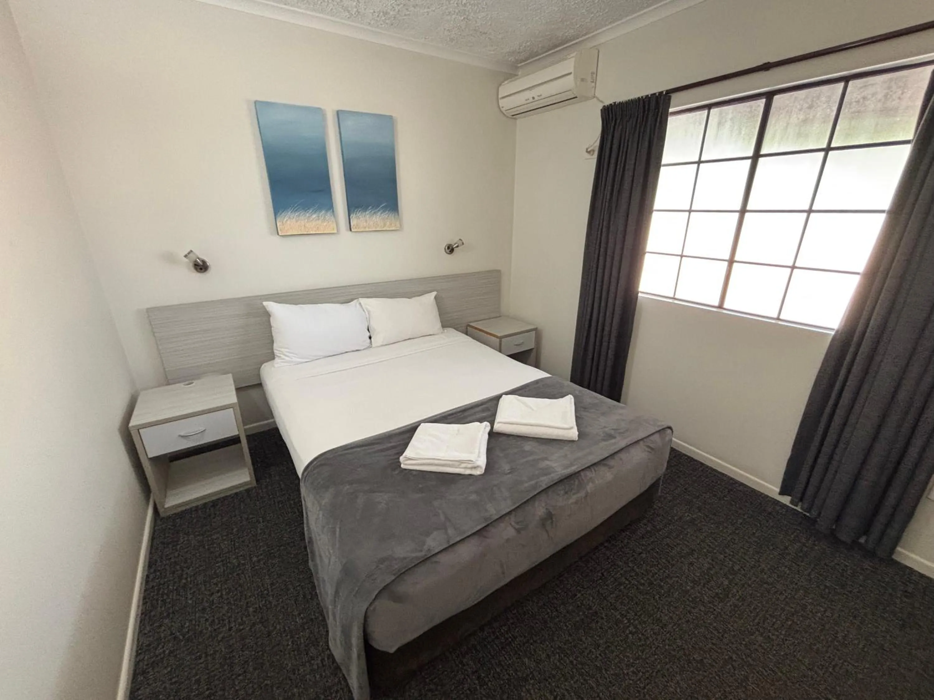 Bedroom, Bed in Shakespeare Motel