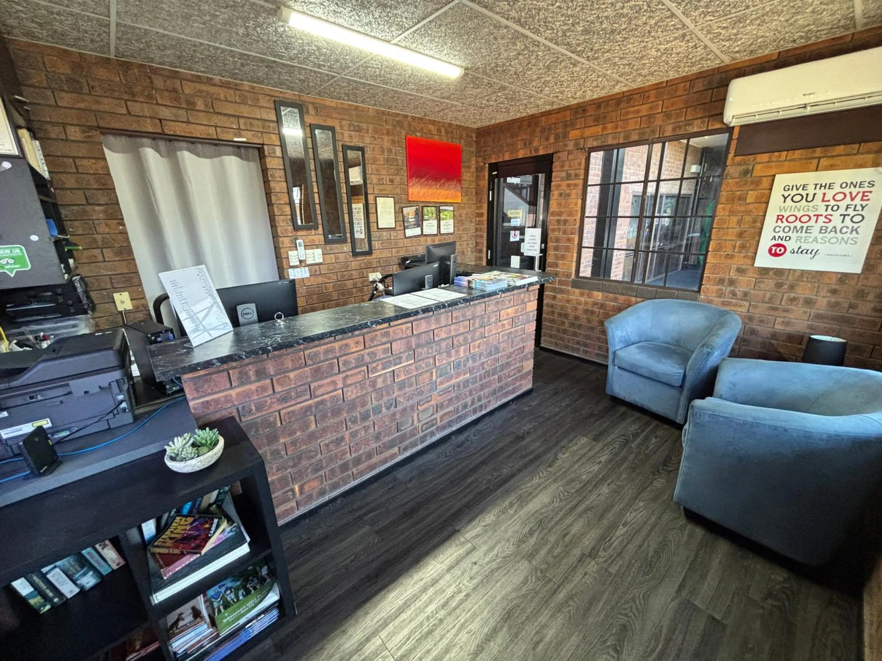 Lobby or reception in Shakespeare Motel