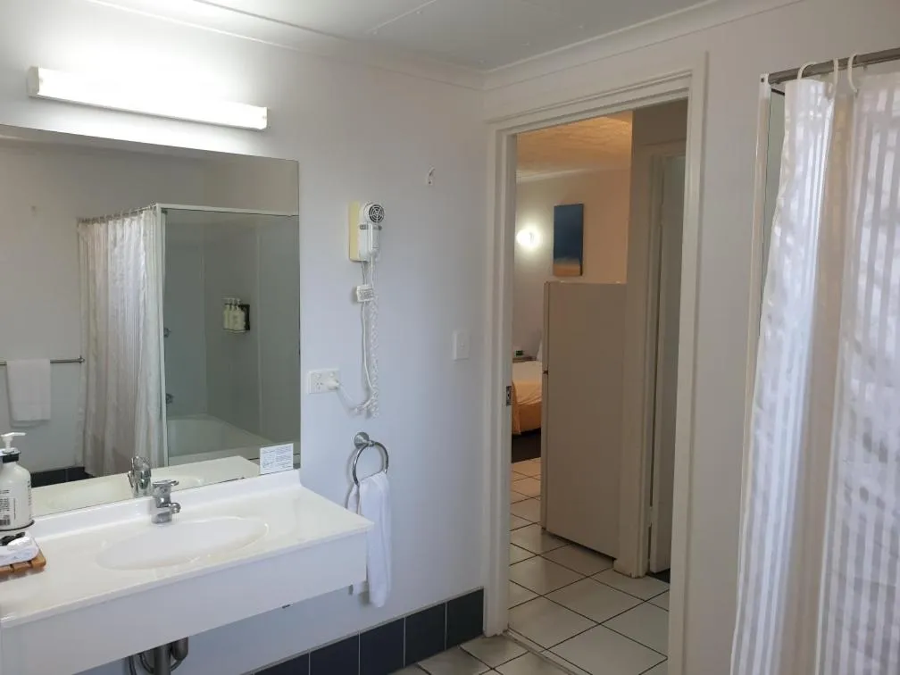 Bathroom in Shakespeare Motel