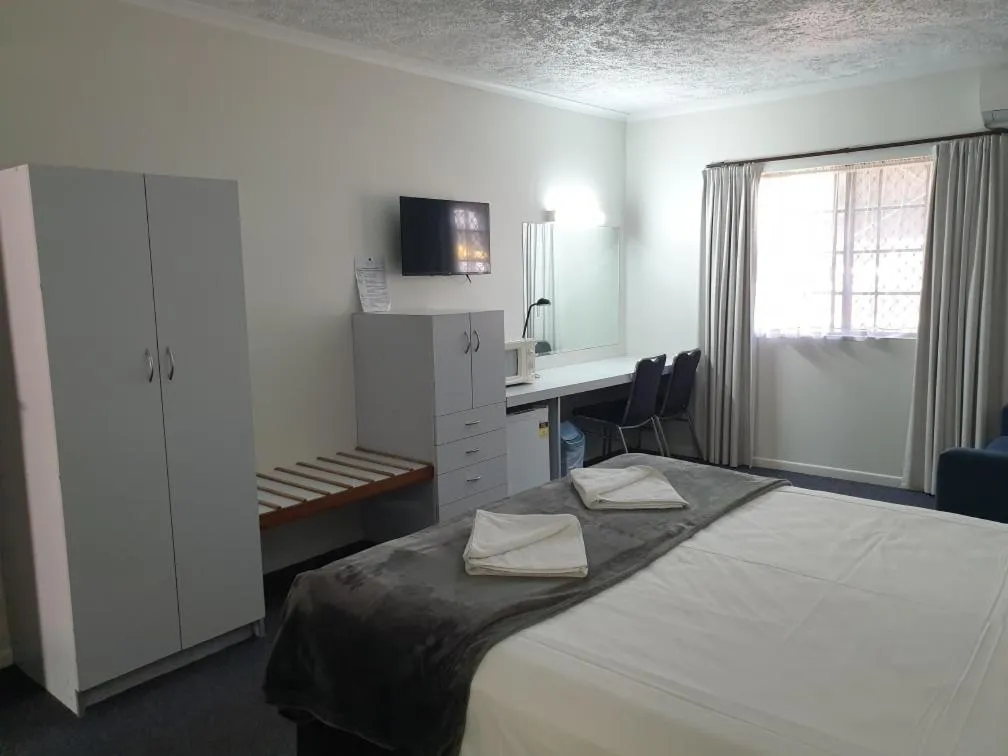 Bedroom, Bed in Shakespeare Motel