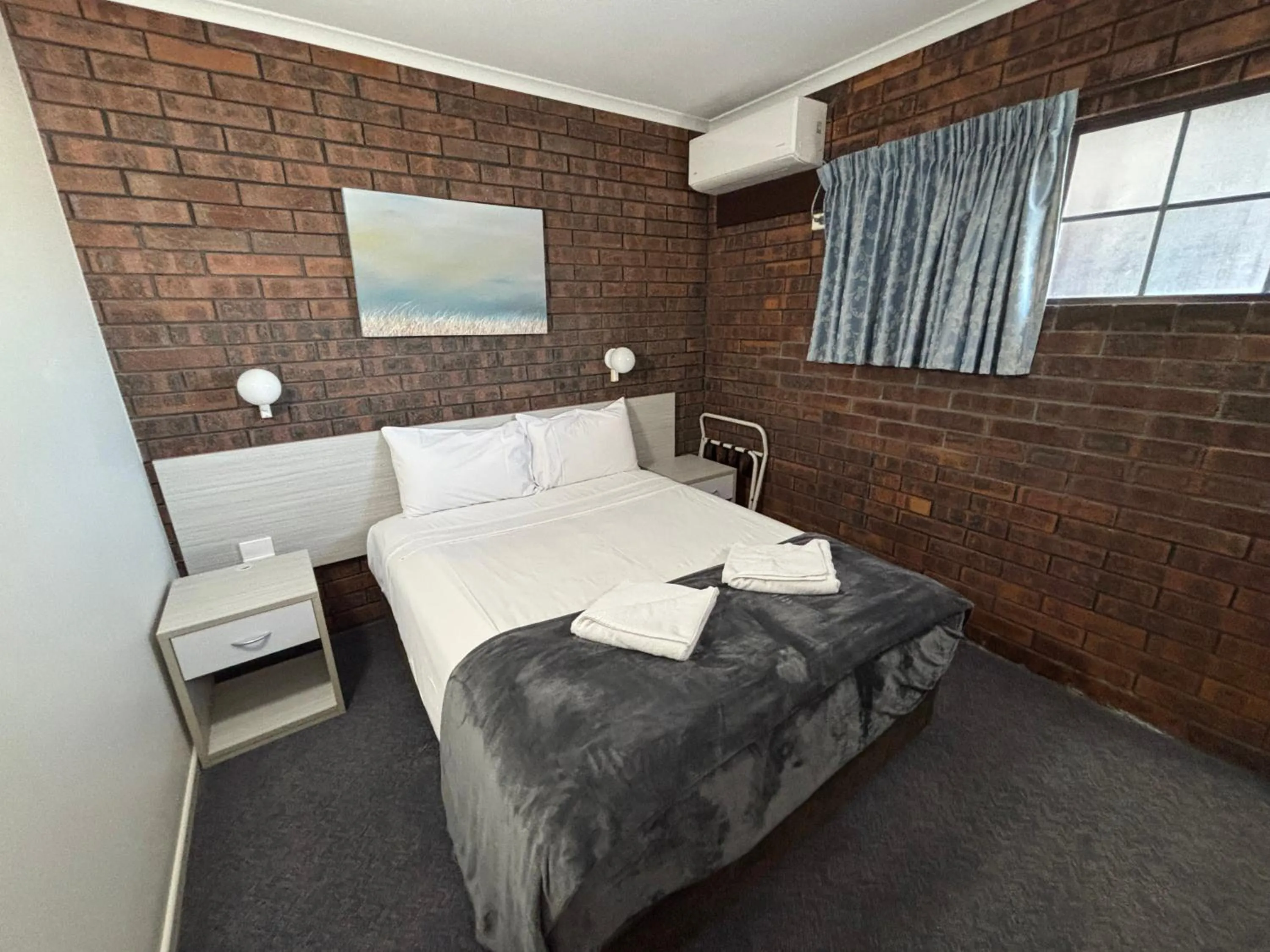 Bedroom, Bed in Shakespeare Motel