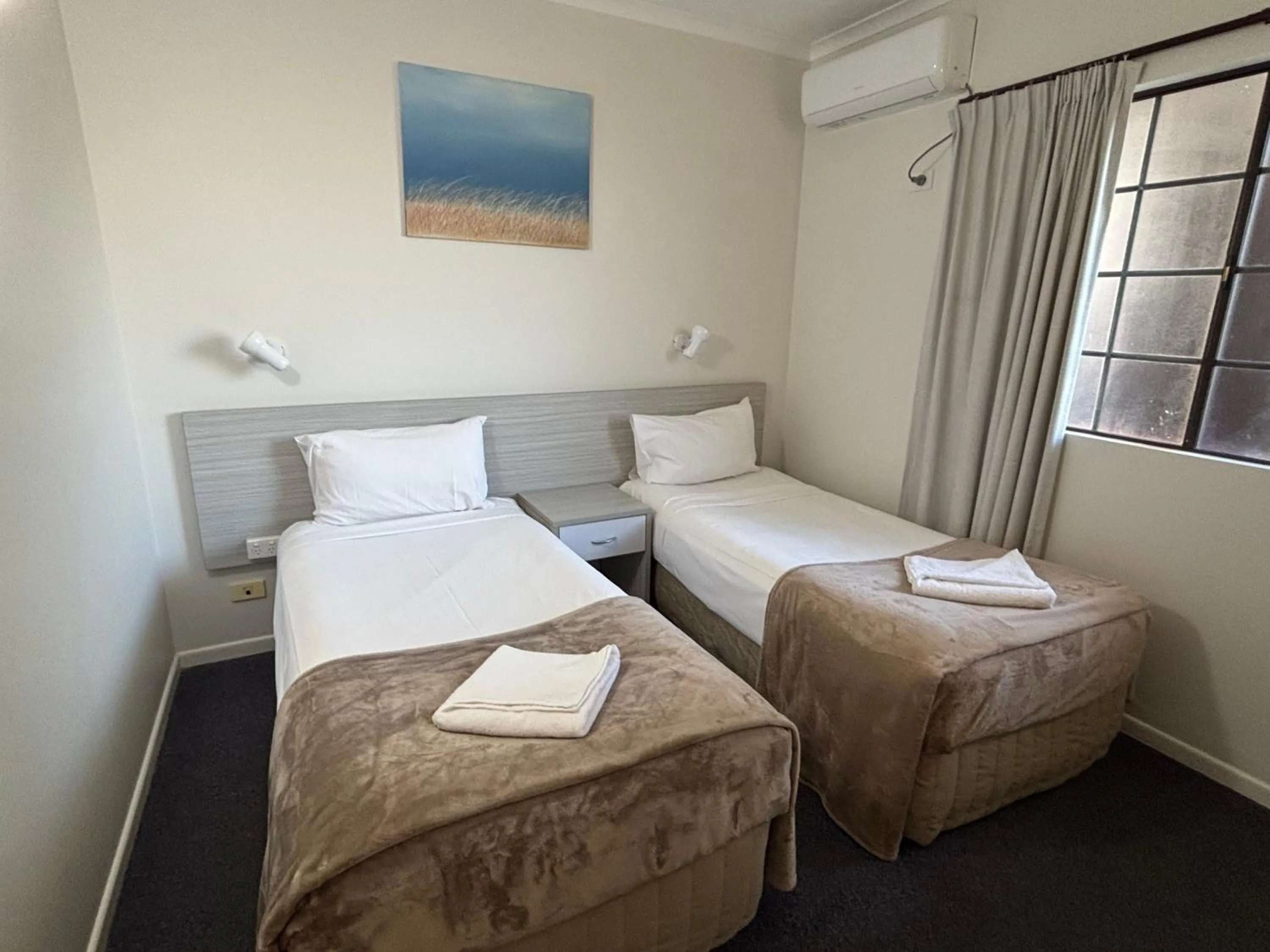 Bedroom, Bed in Shakespeare Motel