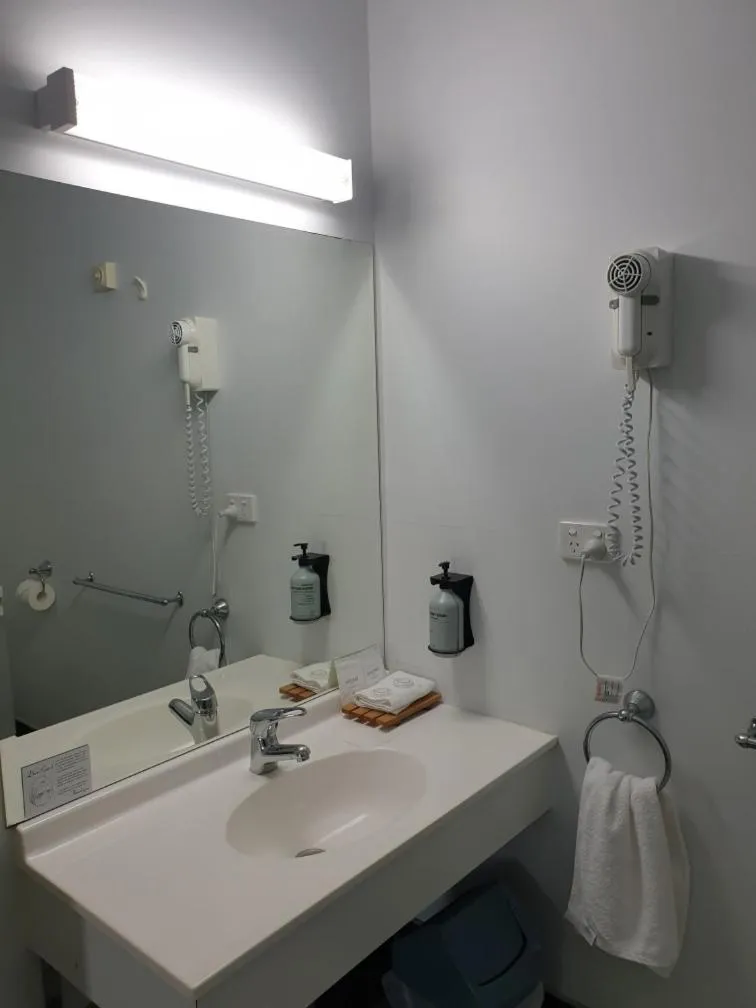 Bathroom in Shakespeare Motel