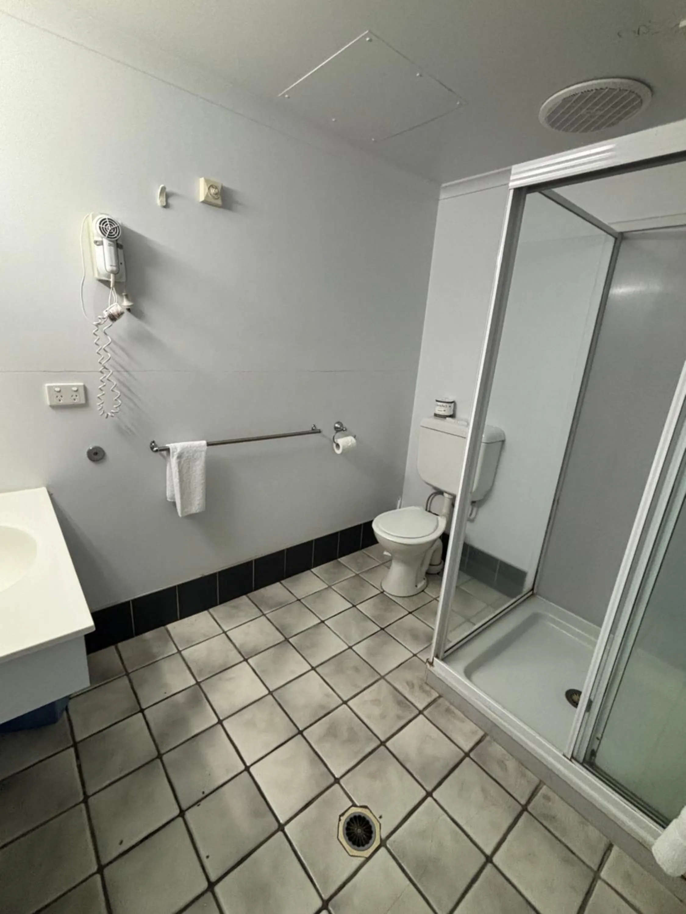 Bathroom in Shakespeare Motel