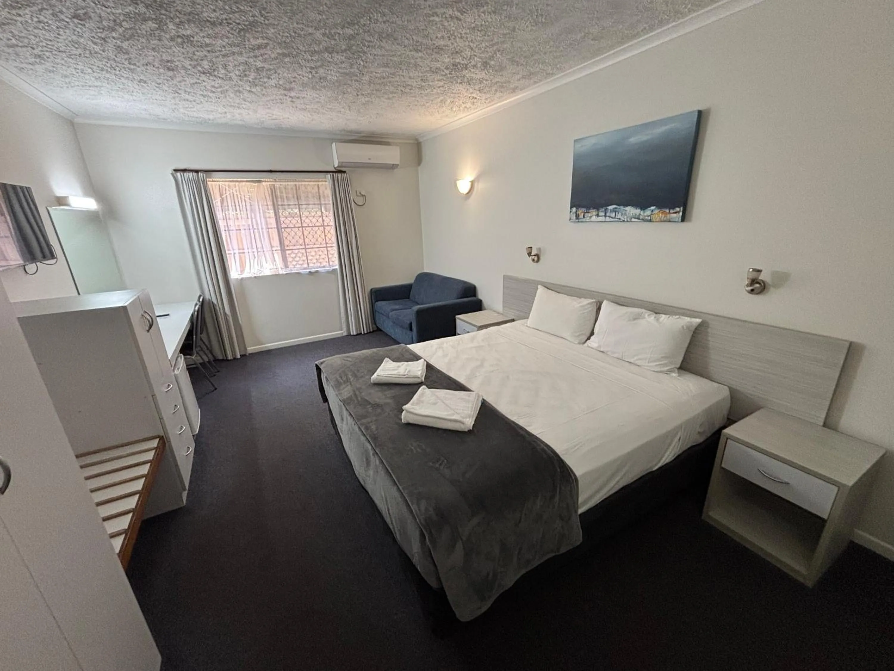 Bed in Shakespeare Motel