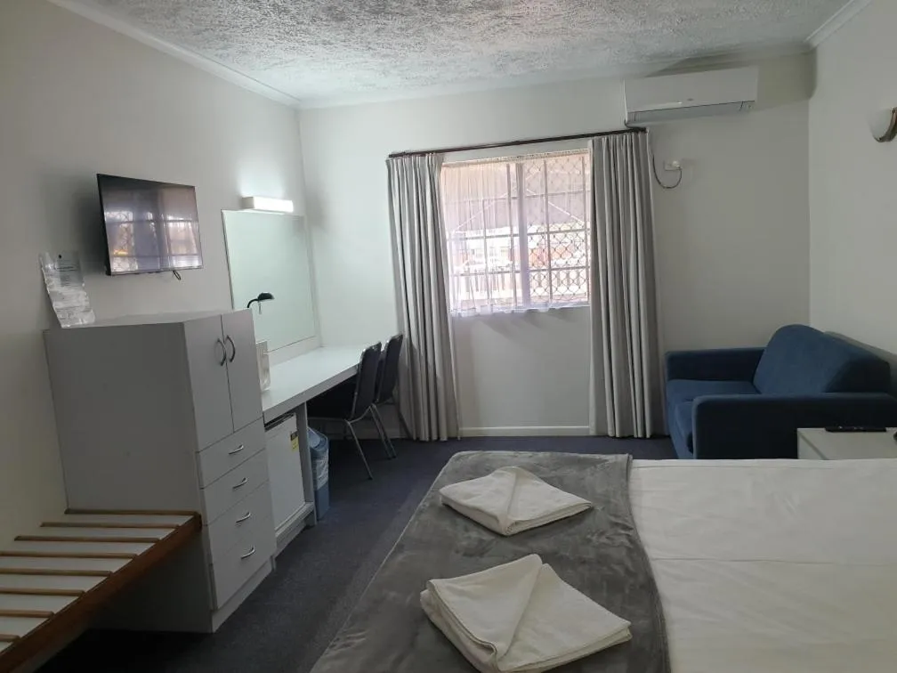 Bedroom, Bed in Shakespeare Motel