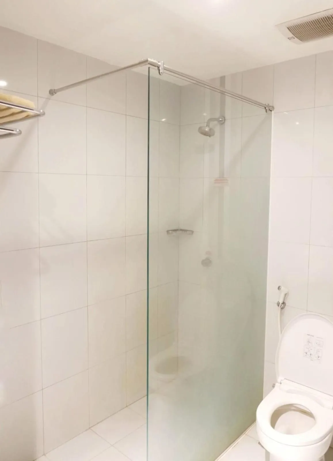 Shower in Hotel Brothers Solo