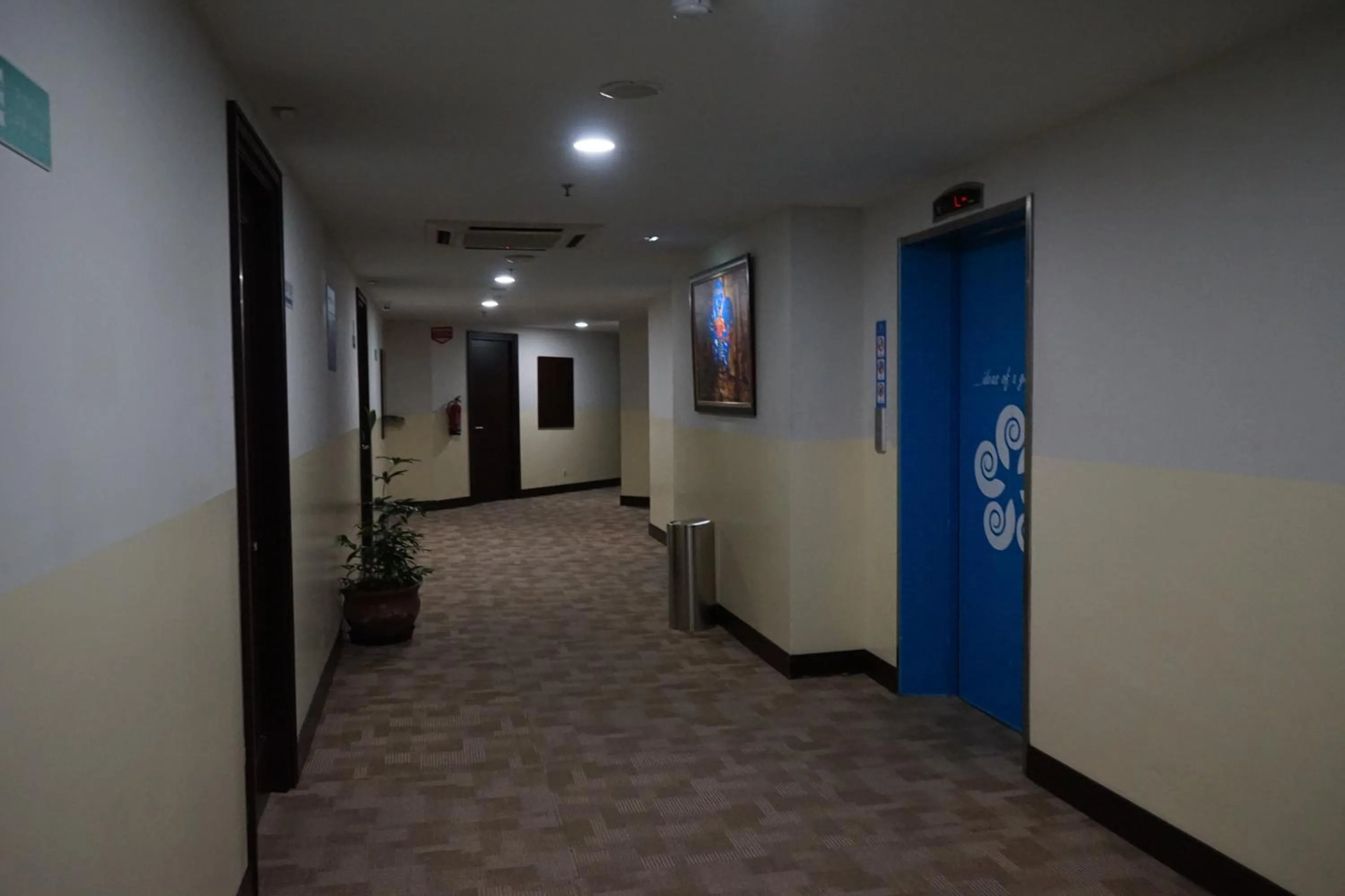 Other in Hotel Brothers Solo