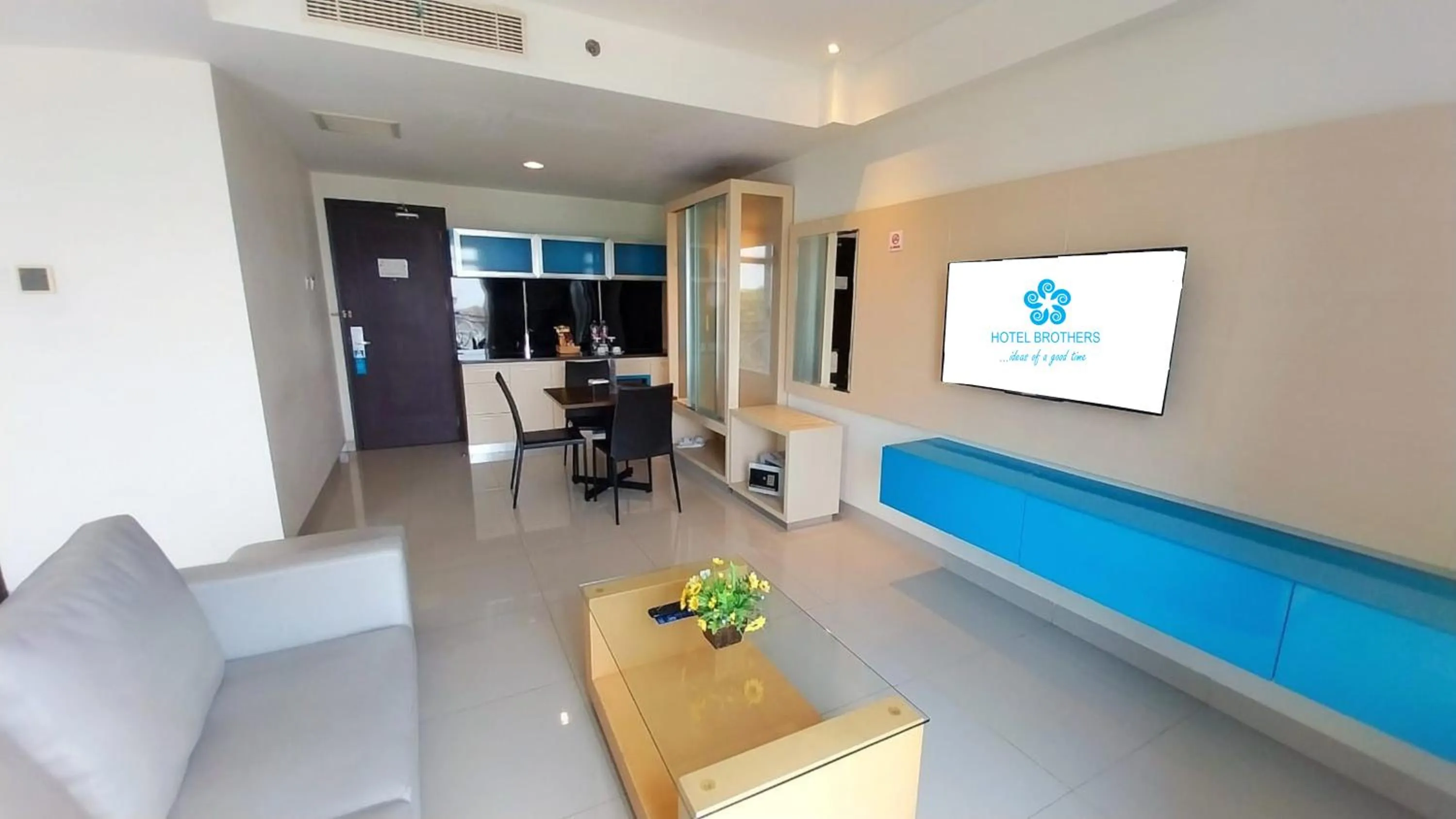 Restaurant/places to eat in Hotel Brothers Solo