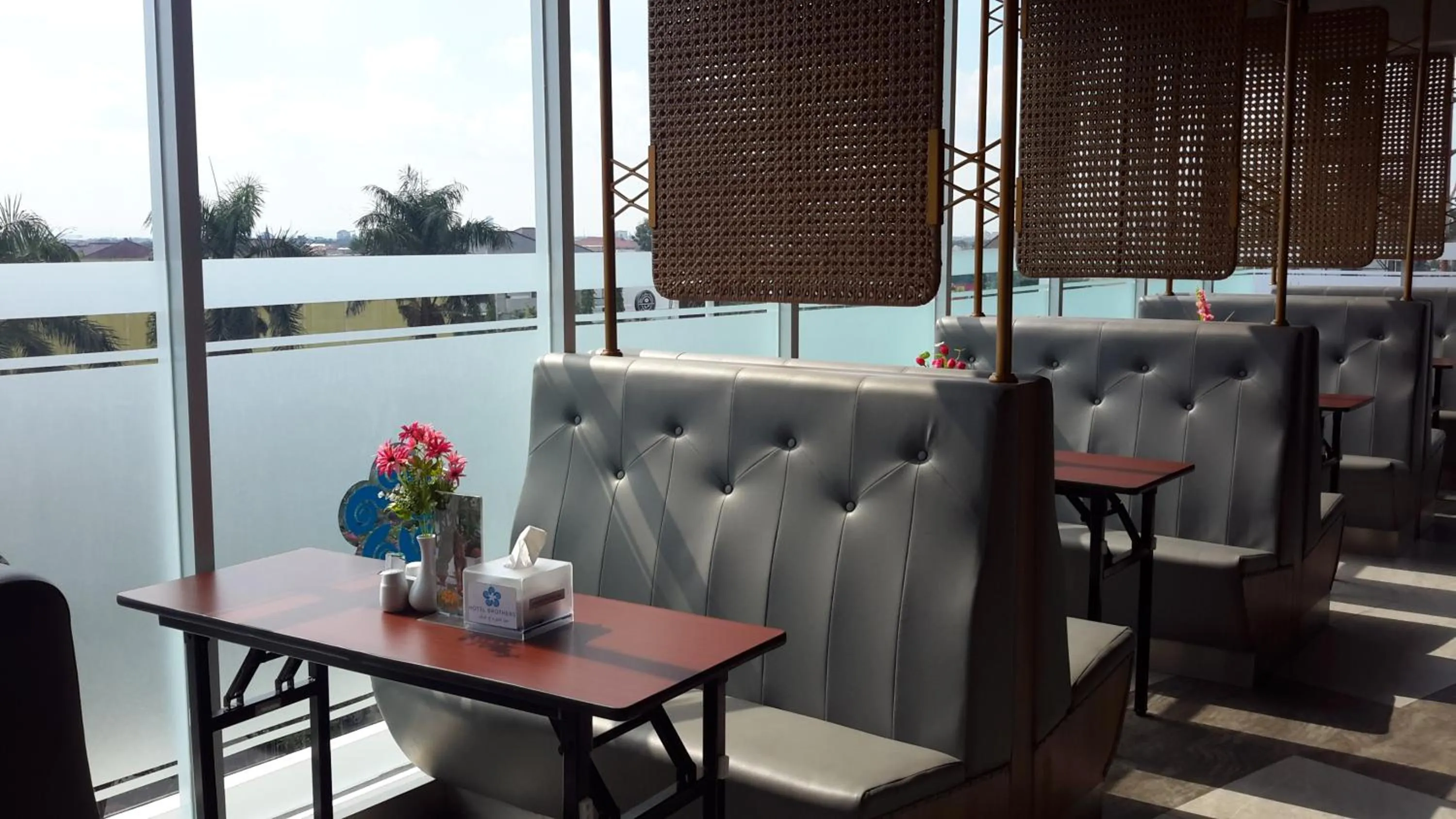 Restaurant/places to eat in Hotel Brothers Solo