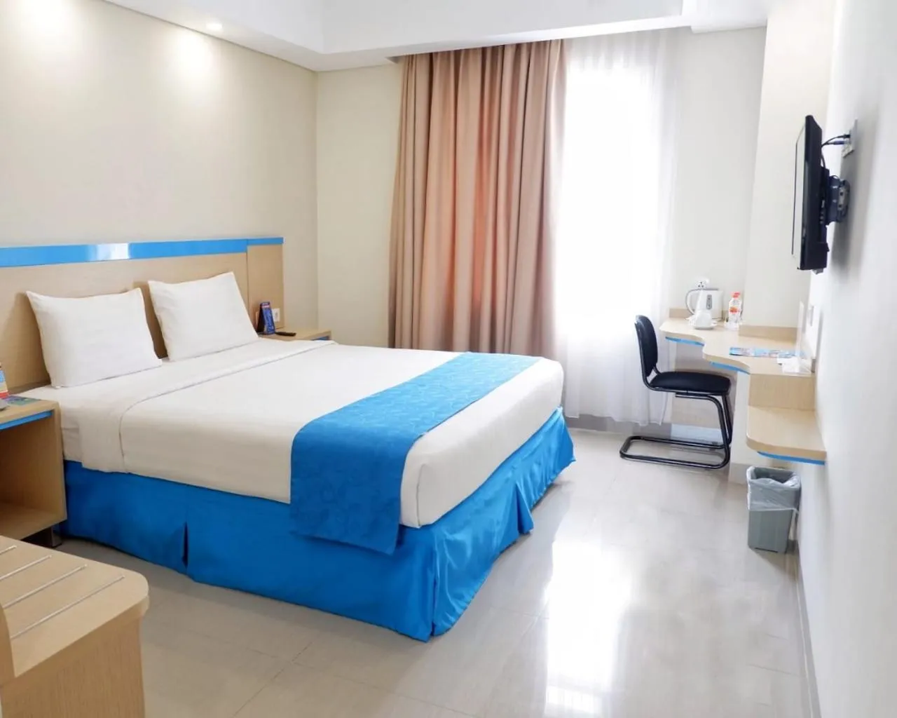 Bedroom, Bed in Hotel Brothers Solo