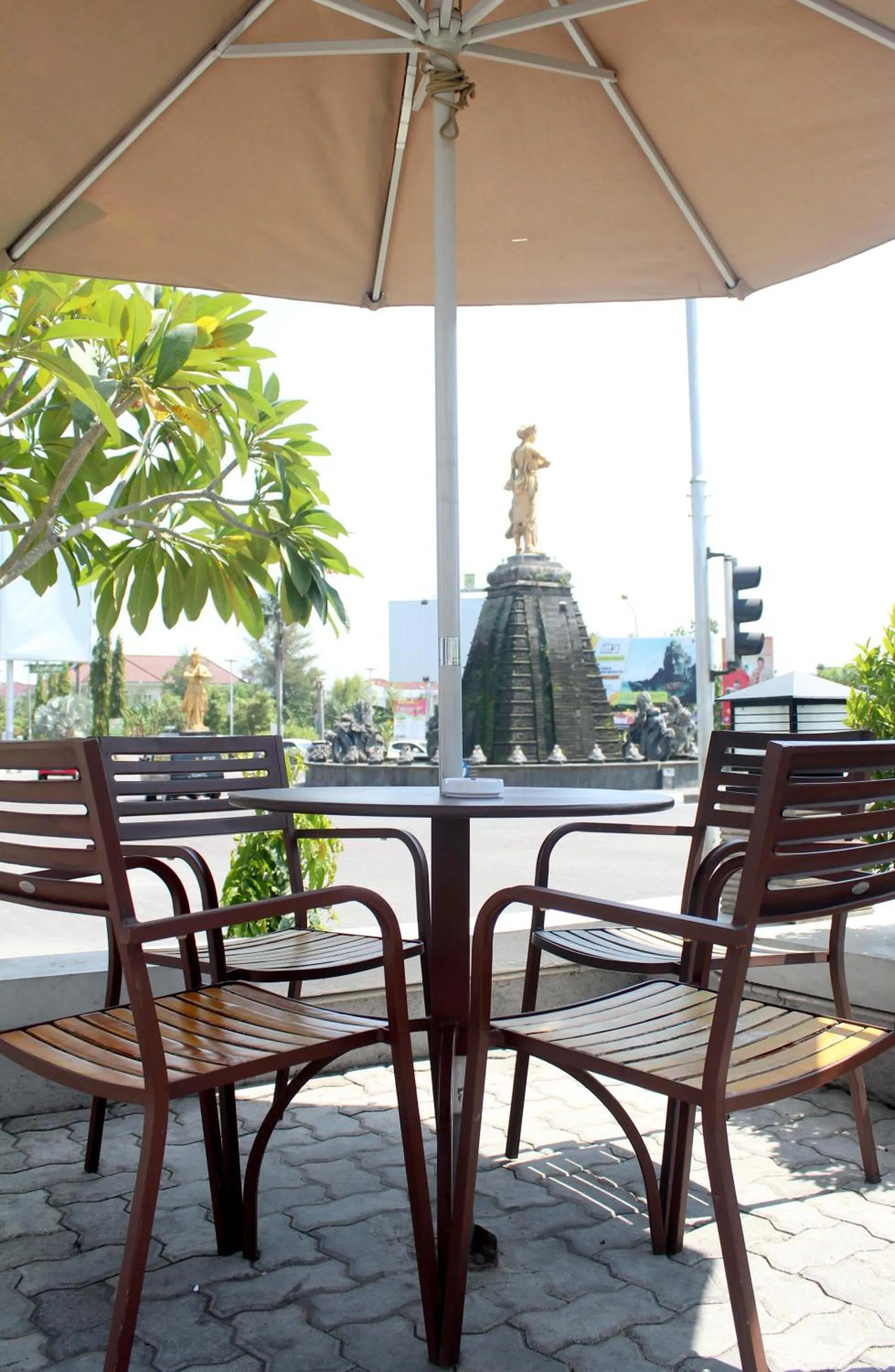 Other in Hotel Brothers Solo