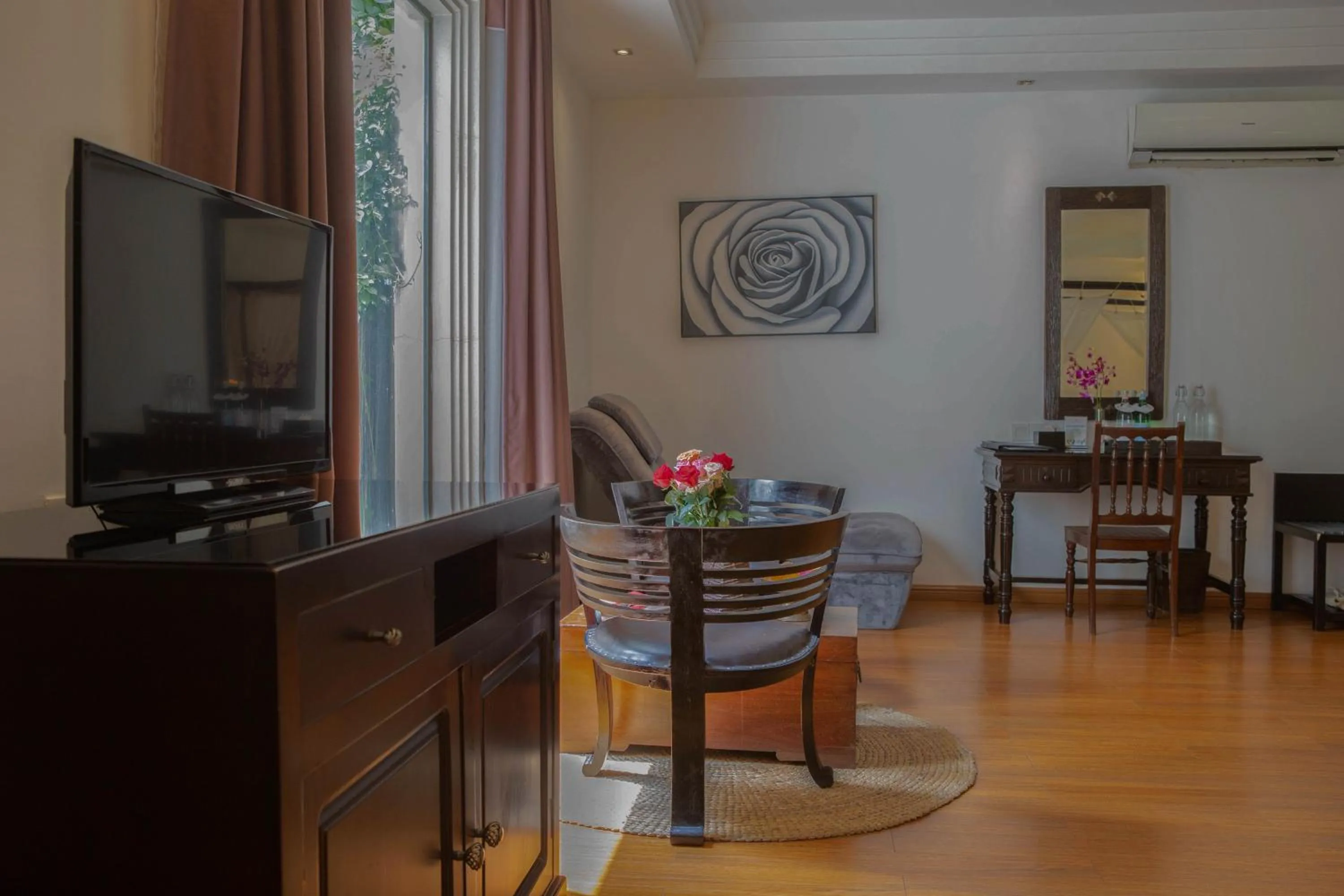 TV and multimedia in La Rose Suites